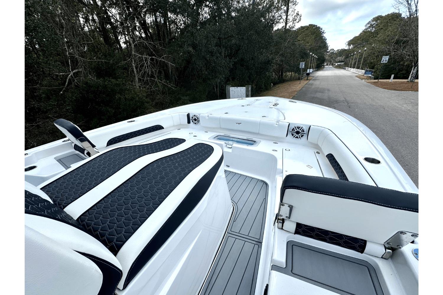 2024-tidewater-3100-carolina-bay-power-9673128-973511044-0-040220250741-15