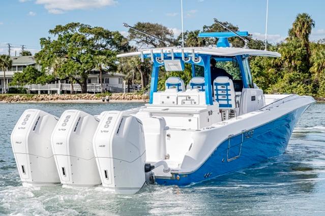 42' HCB 42 Lujo Interior