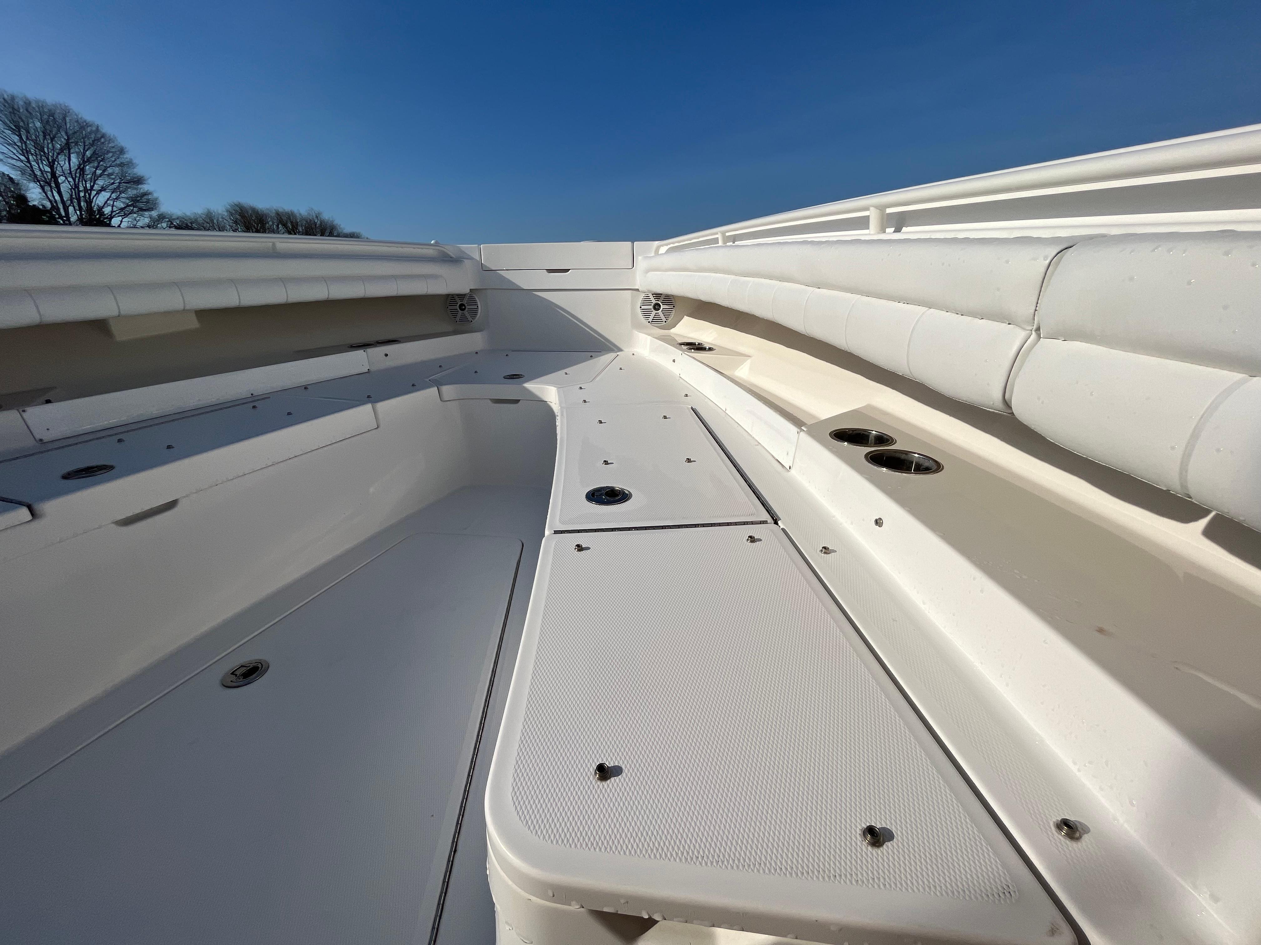 2018 Regulator 31 Photo