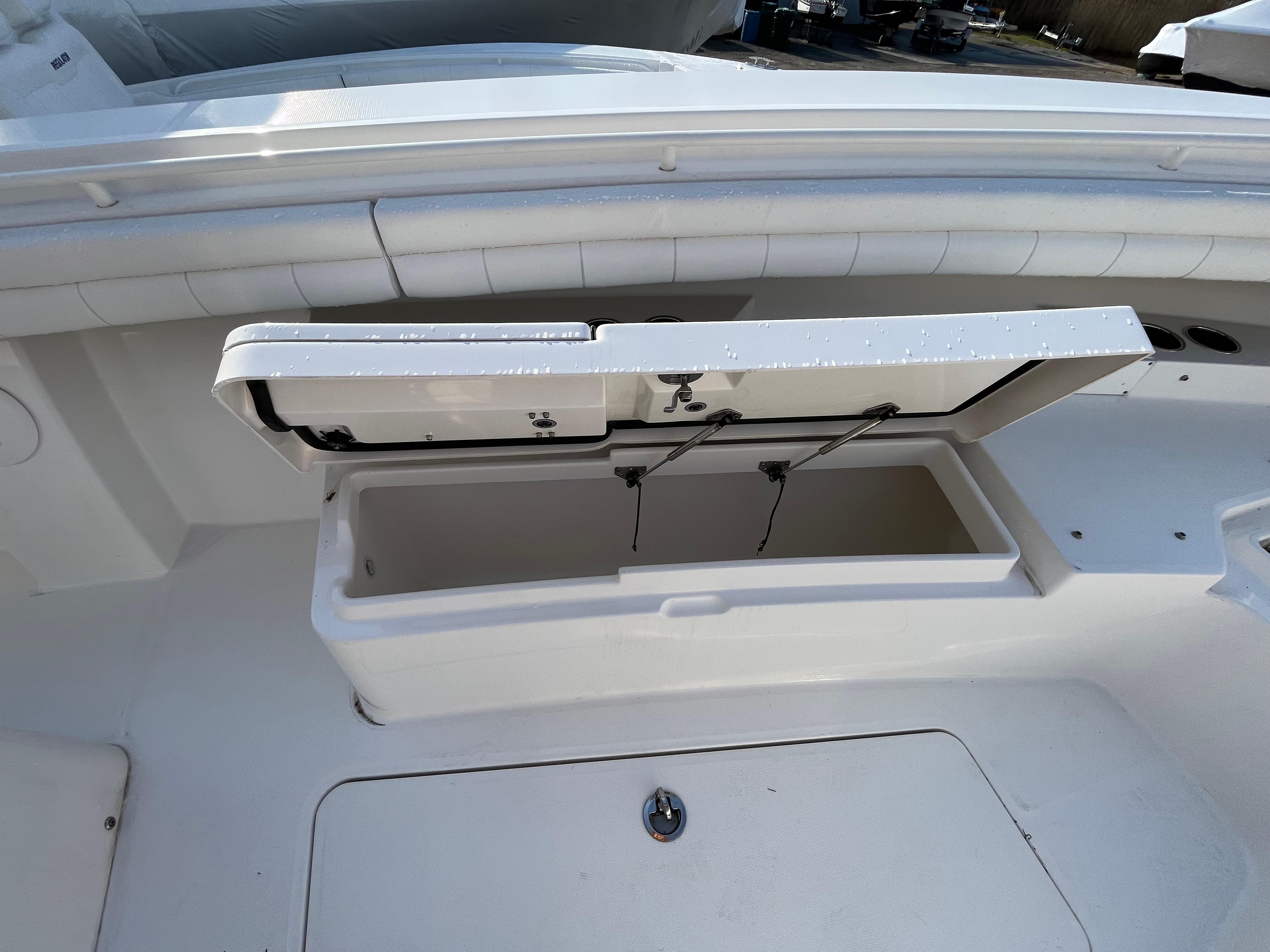 2018 Regulator 31 Photo