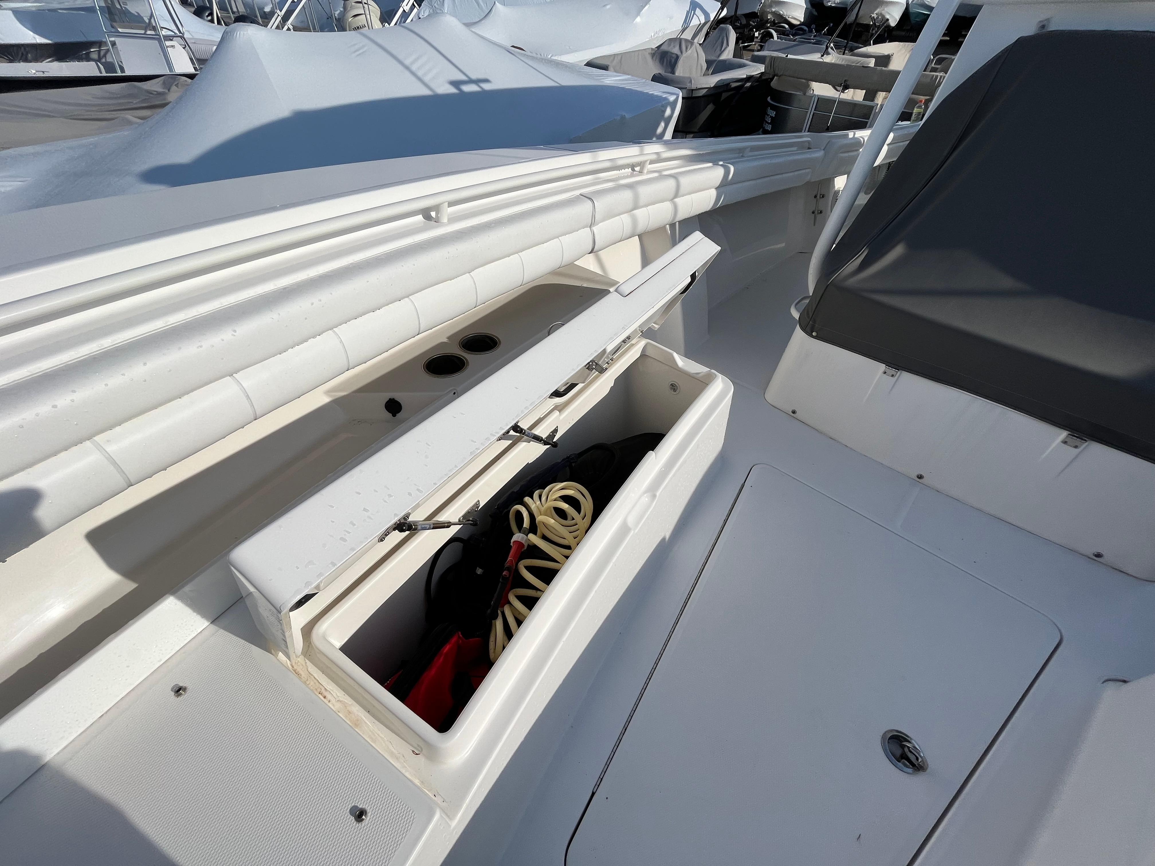 2018 Regulator 31 Photo