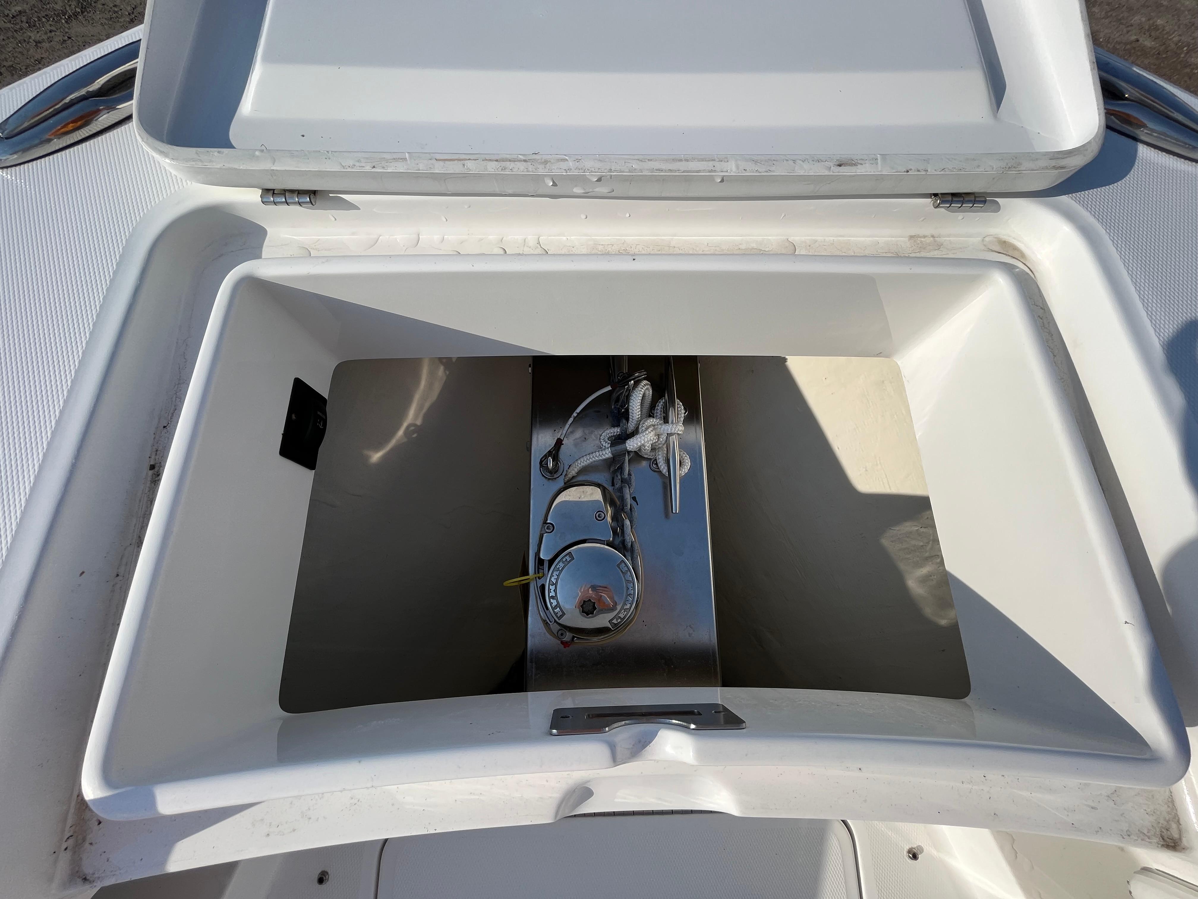 2018 Regulator 31 Photo