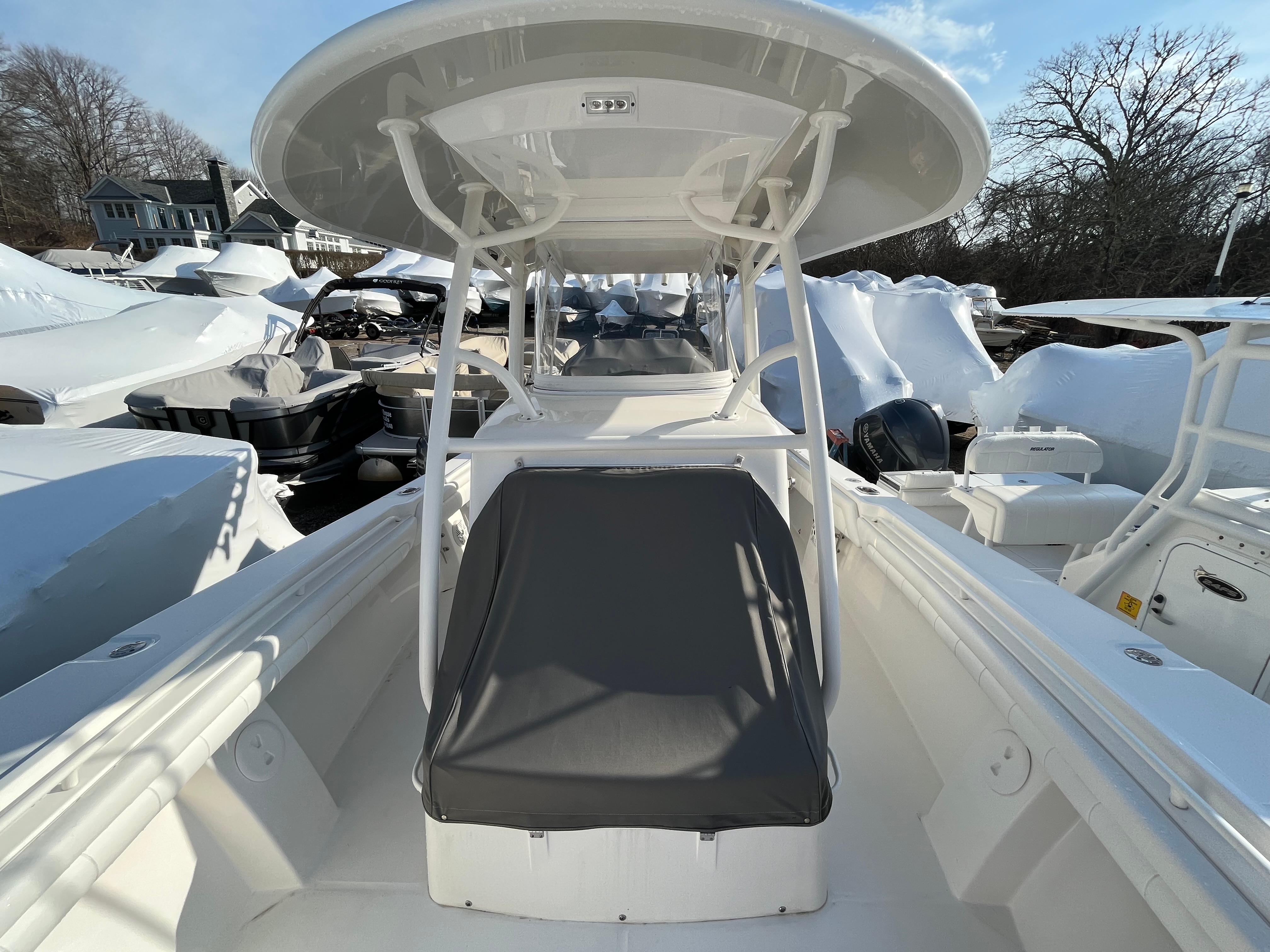 2018 Regulator 31 Photo