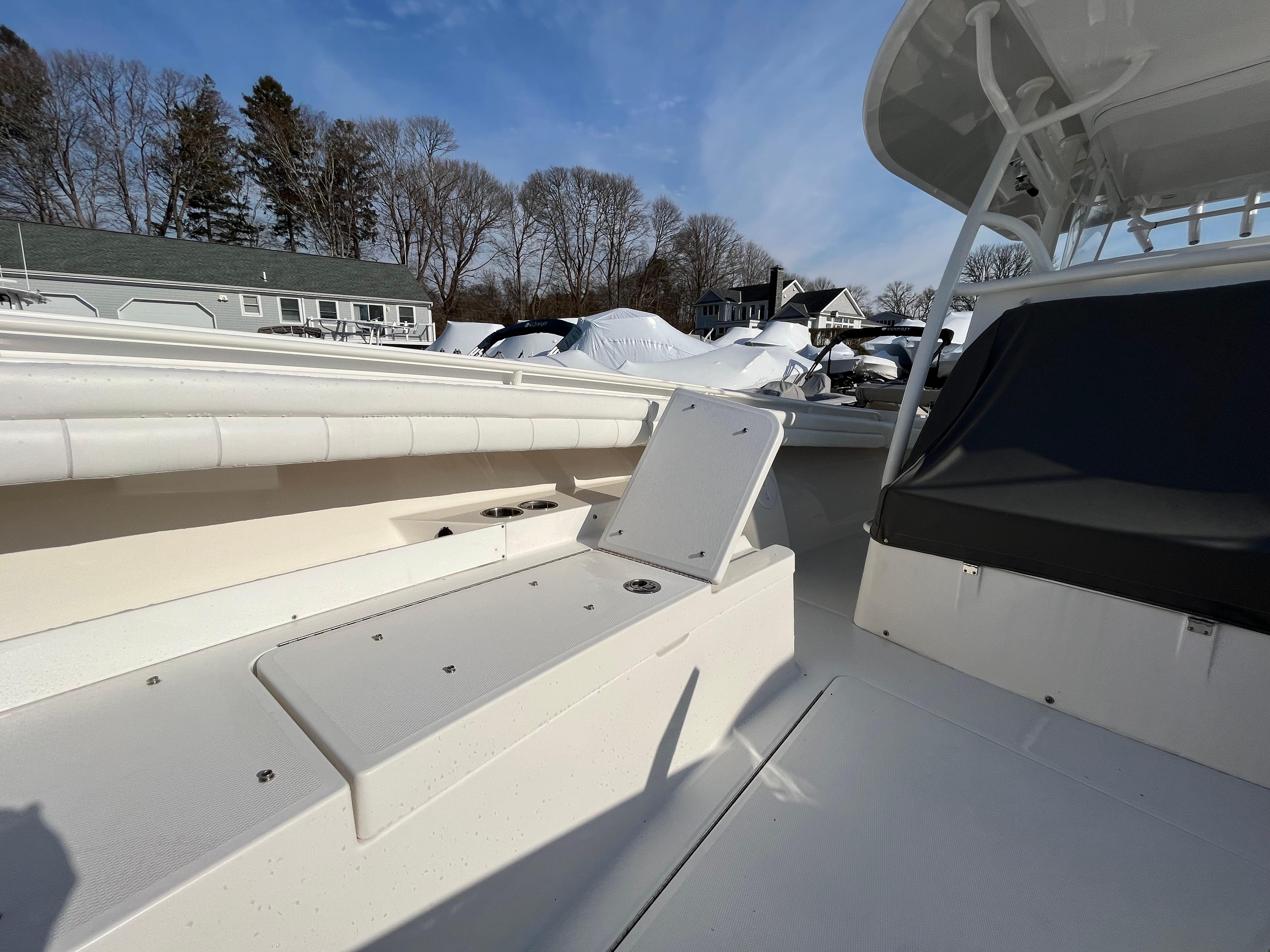 2018 Regulator 31 Photo
