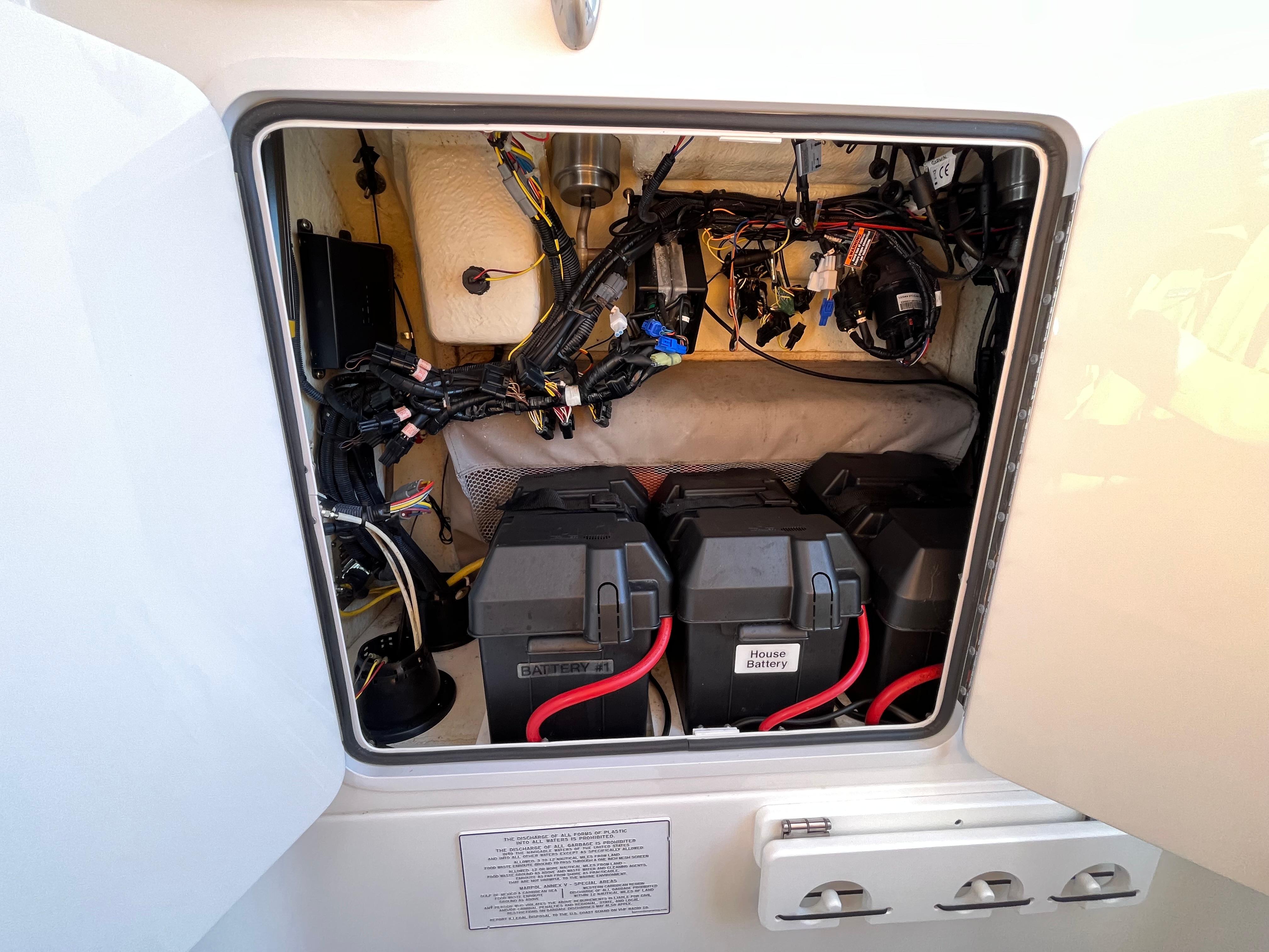 2018 Regulator 31 Photo