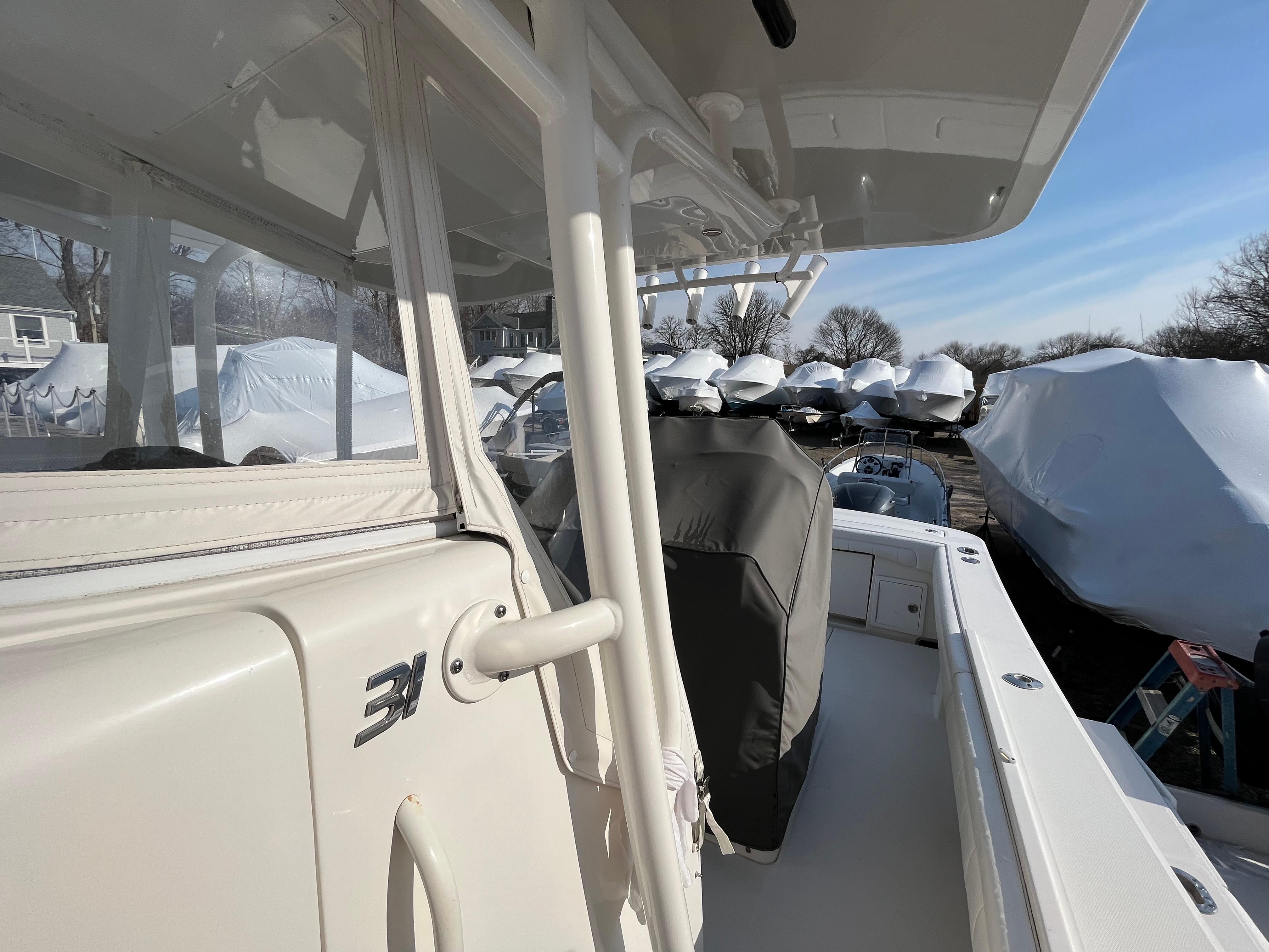 2018 Regulator 31 Photo