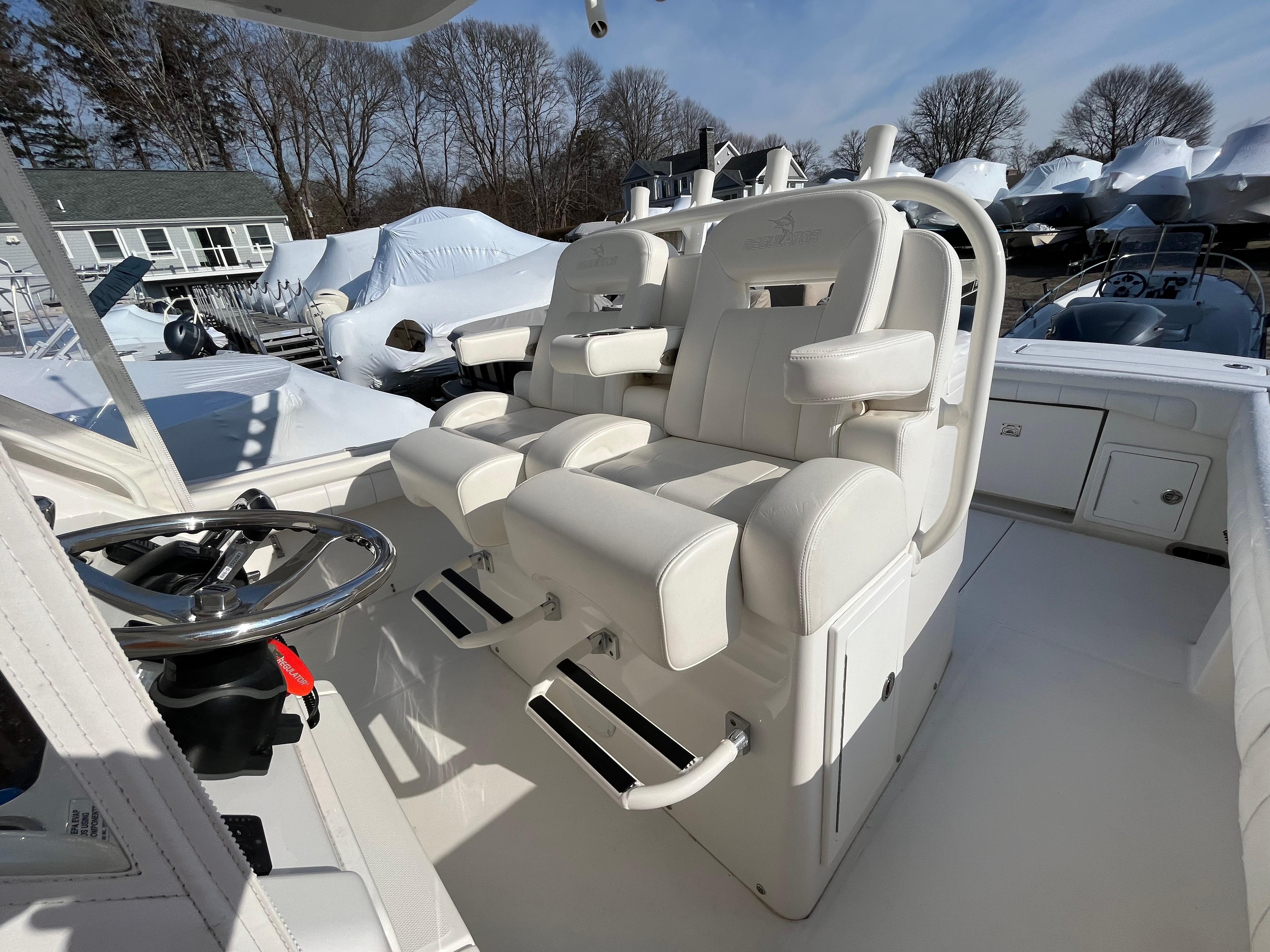 2018 Regulator 31 Photo
