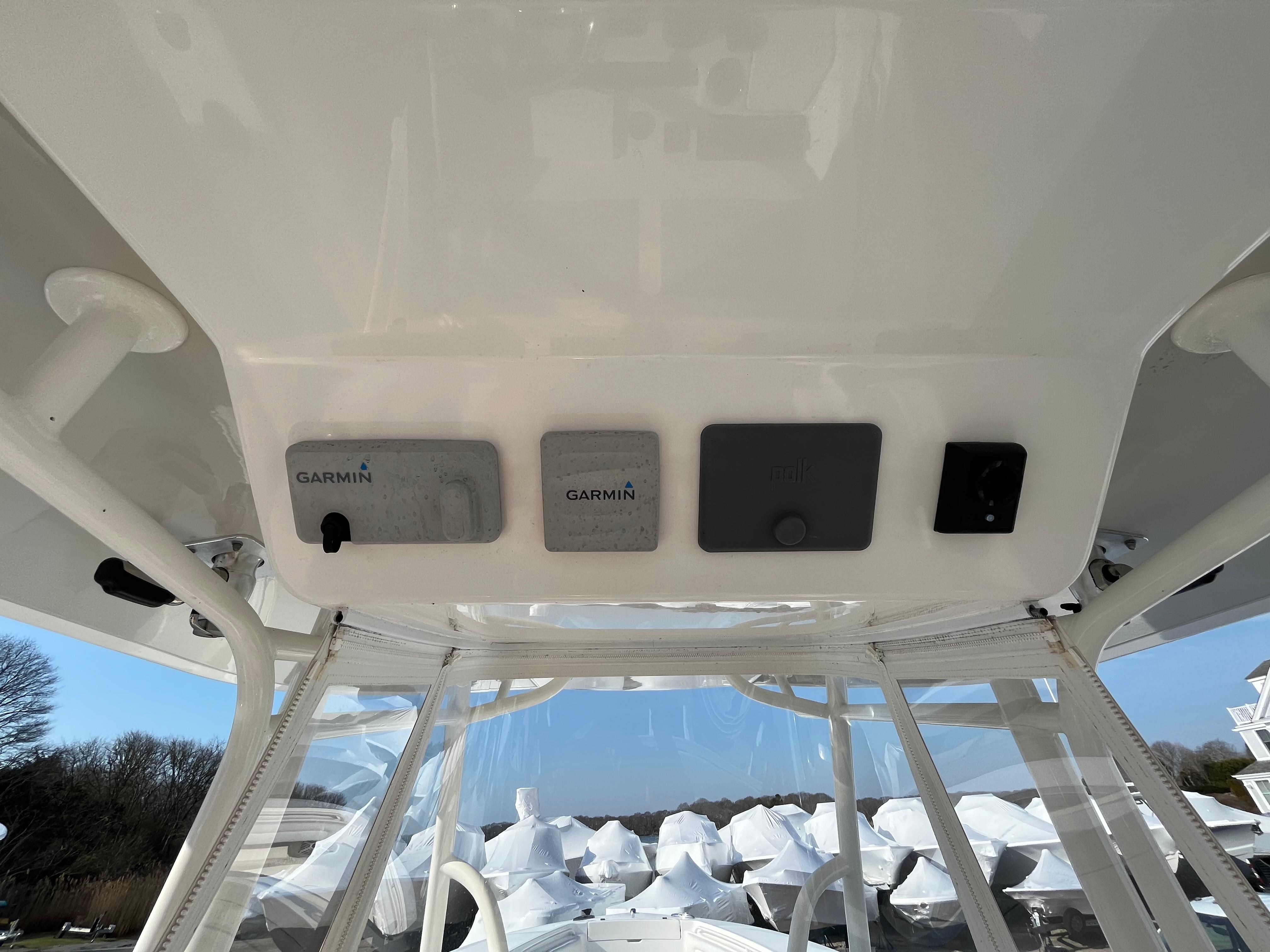 2018 Regulator 31 Photo