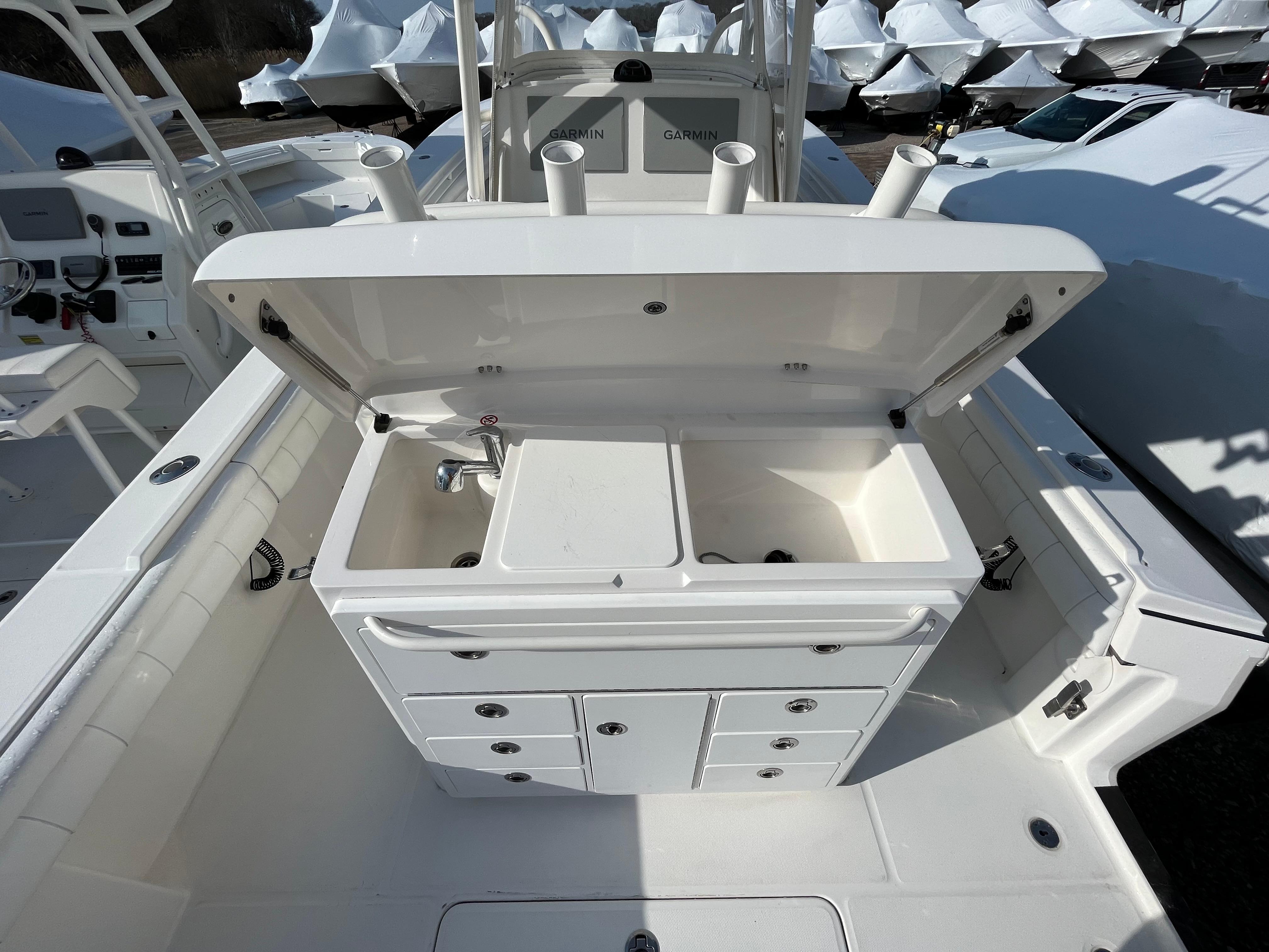 2018 Regulator 31 Photo
