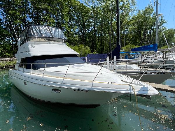 35' Cruisers Yachts, Listing Number 100900903, - Photo No. 2