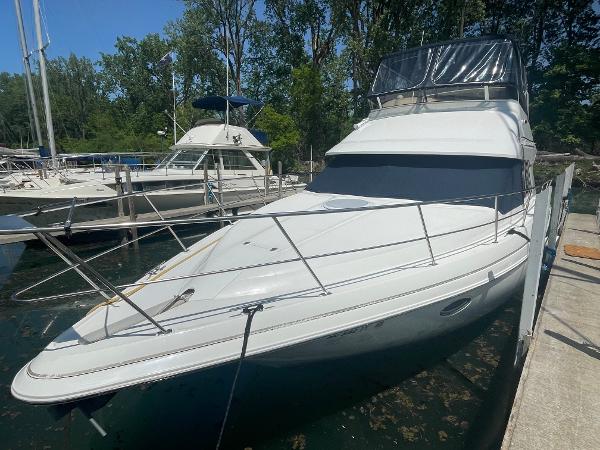 35' Cruisers Yachts, Listing Number 100900903, Image No. 3