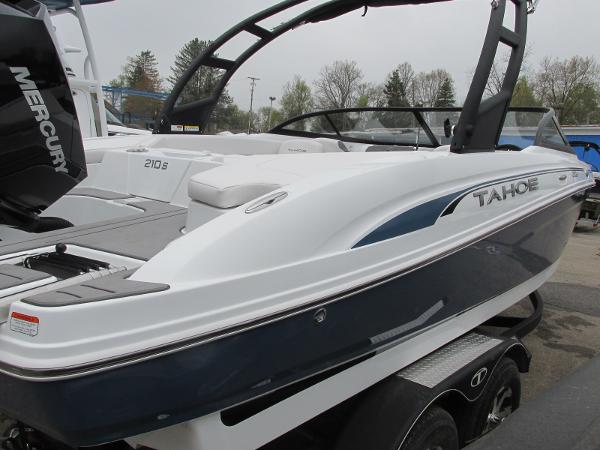 2021 Tahoe boat for sale, model of the boat is 210S & Image # 5 of 21