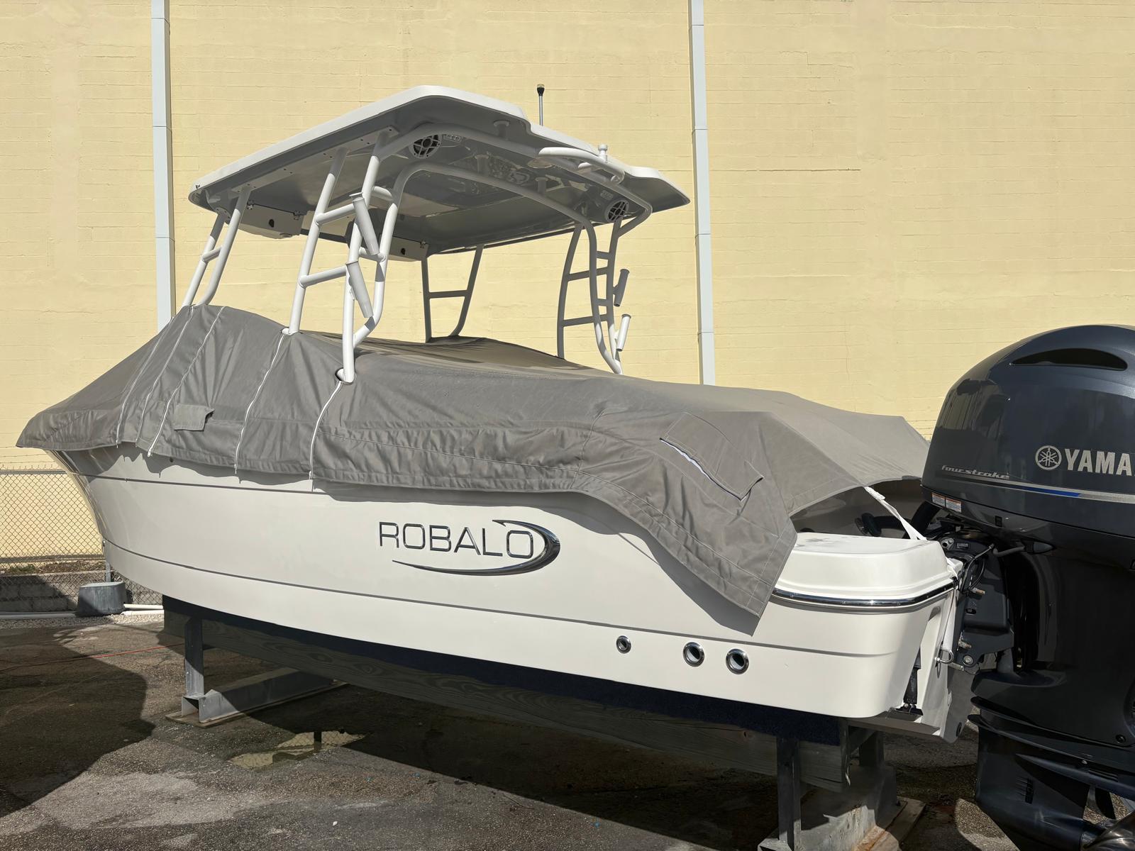 2021-robalo-r247-dual-console-power-9783141-20250505152729451-1_XLARGE