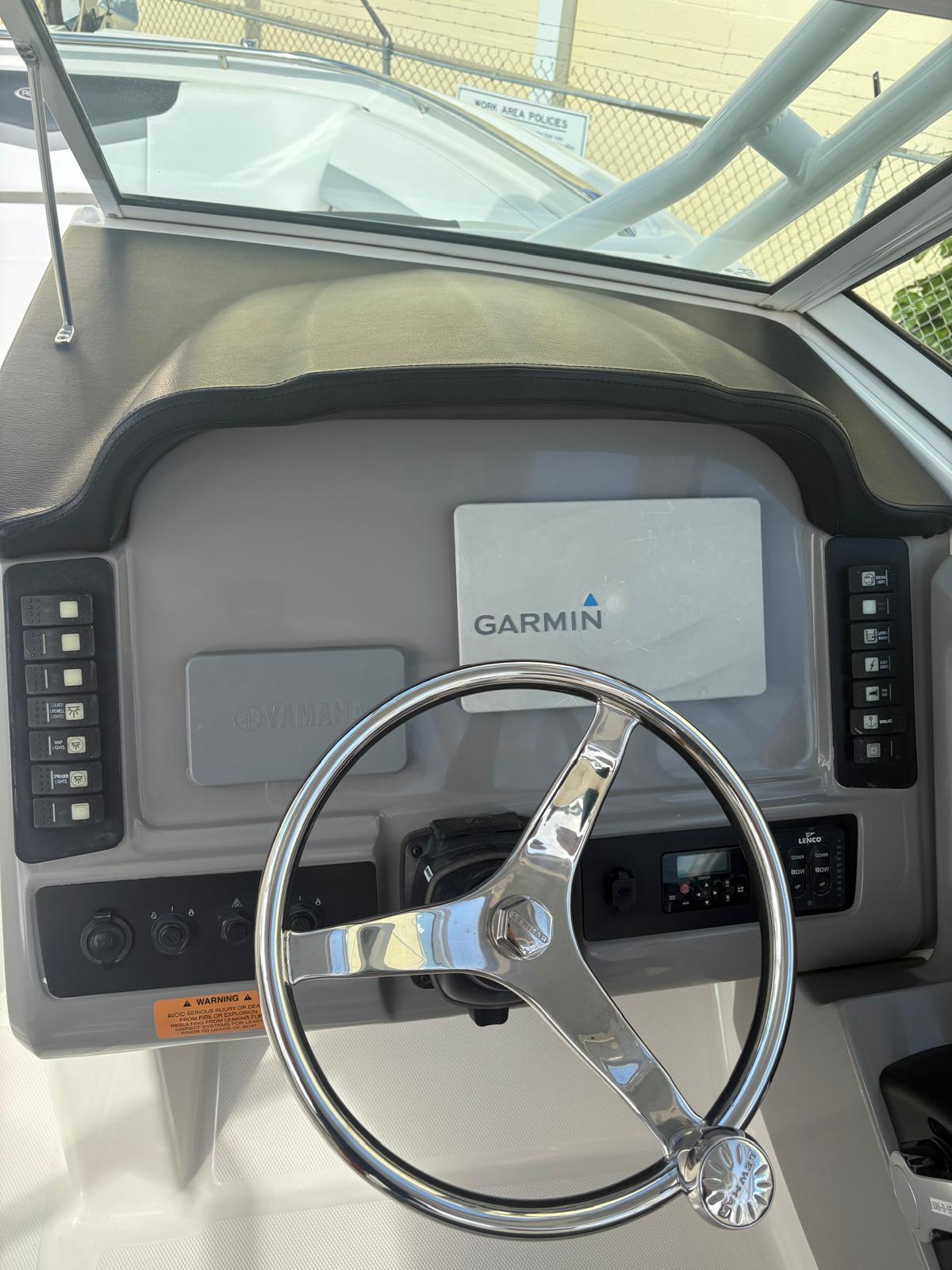 2021-robalo-r247-dual-console-power-9783141-20250505152737456-1_XLARGE