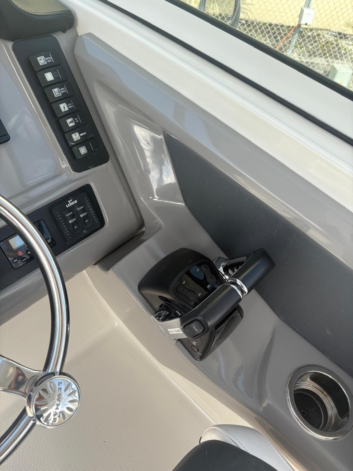 2021-robalo-r247-dual-console-power-9783141-20250505152738451-1_XLARGE