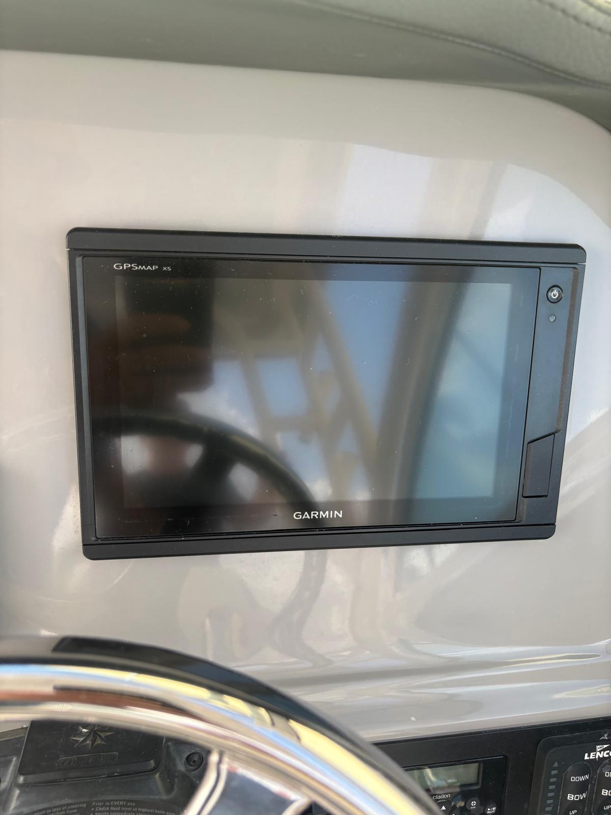 2021-robalo-r247-dual-console-power-9783141-20250505152739464-1_XLARGE