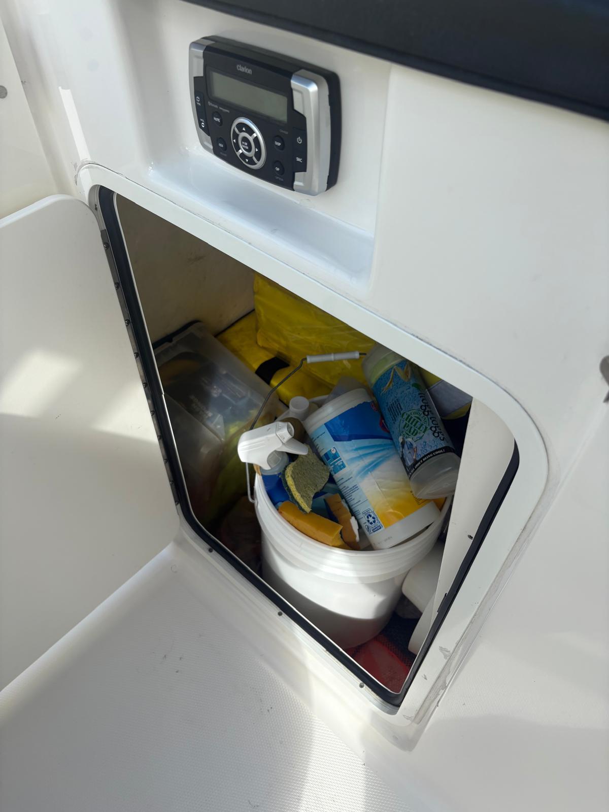 2021-robalo-r247-dual-console-power-9783141-20250505152742457-1_XLARGE