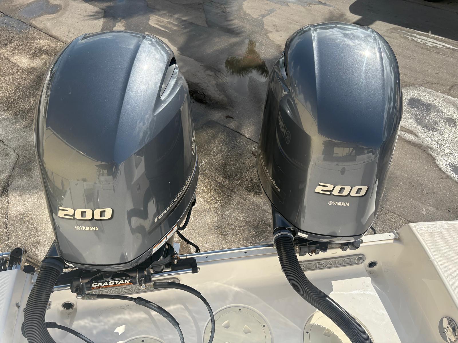 2021-robalo-r247-dual-console-power-9783141-20250505152748543-1_XLARGE