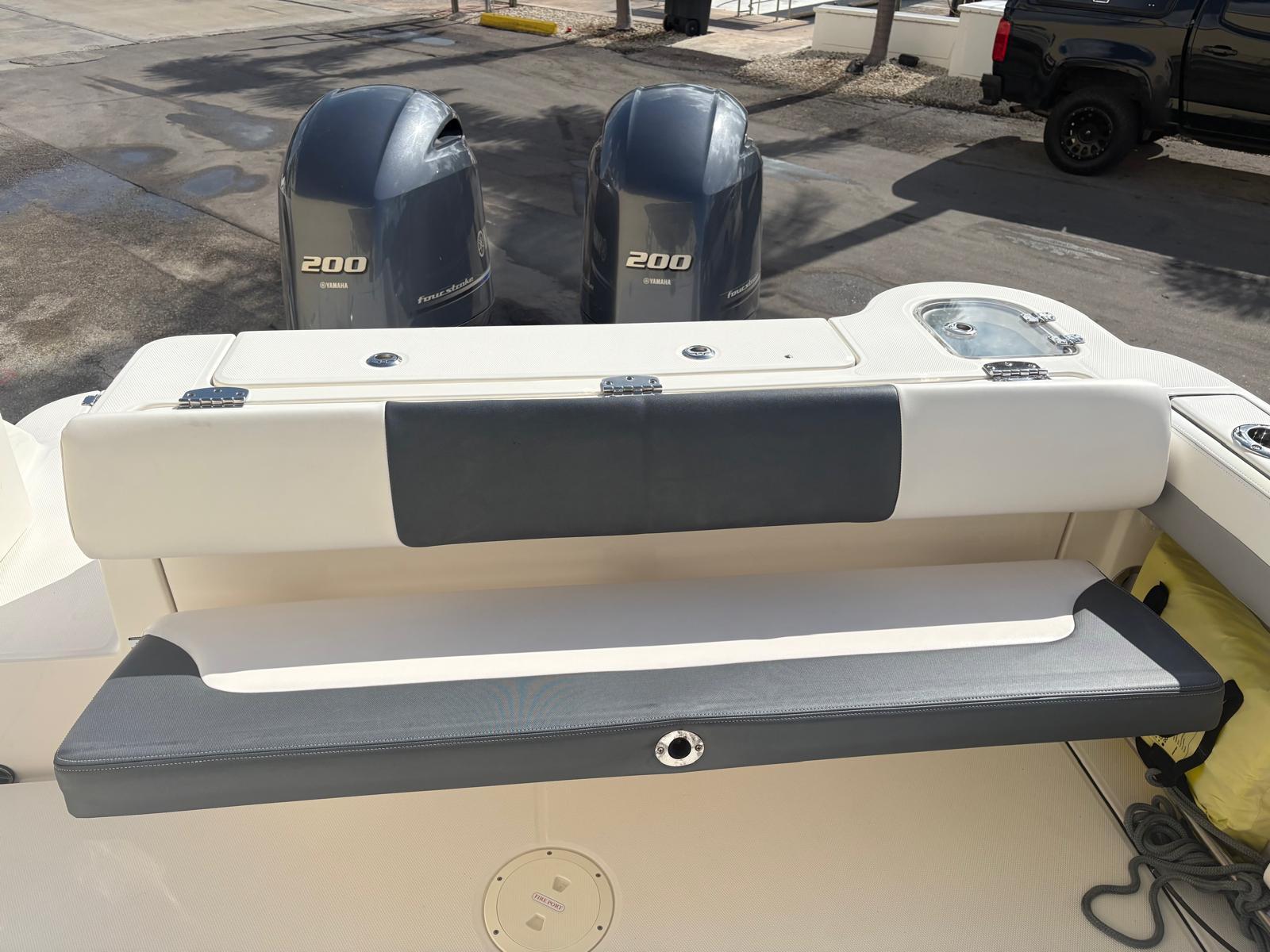 2021-robalo-r247-dual-console-power-9783141-20250505152749544-1_XLARGE