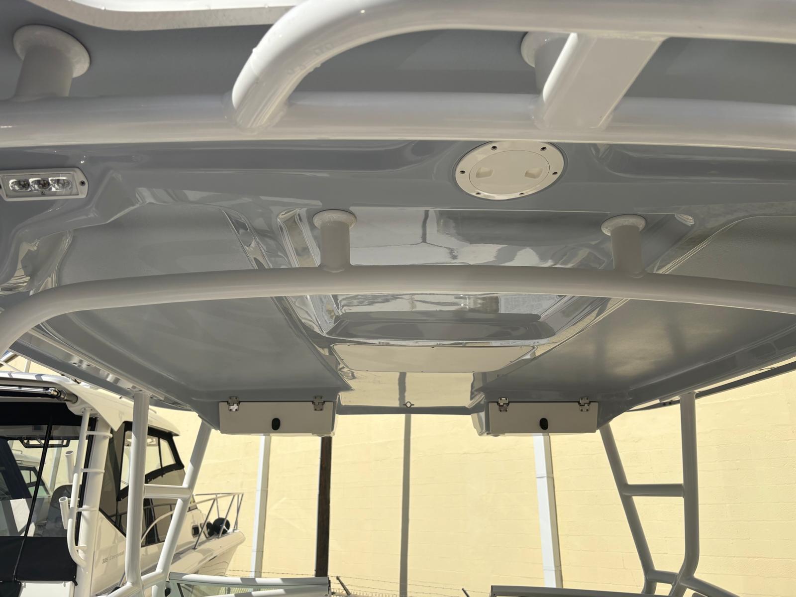 2021-robalo-r247-dual-console-power-9783141-20250505152754581-1_XLARGE