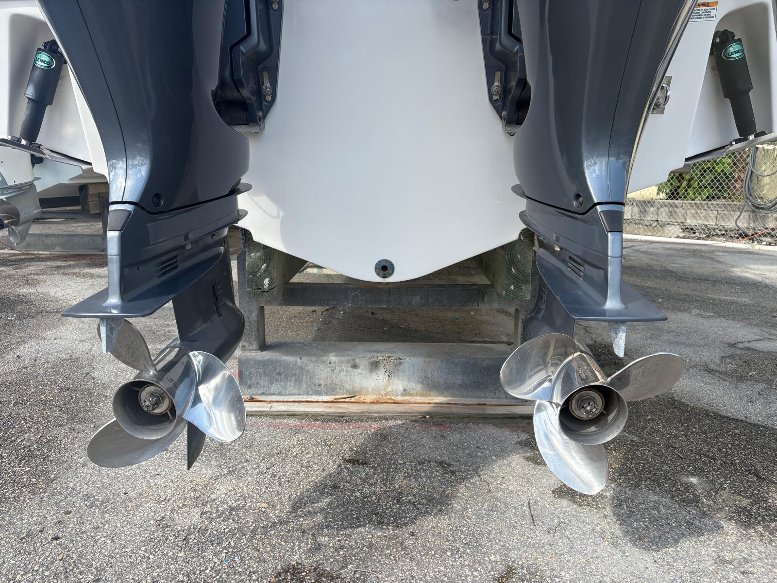 2021-robalo-r247-dual-console-power-9783141-20250505152801658-1_XLARGE