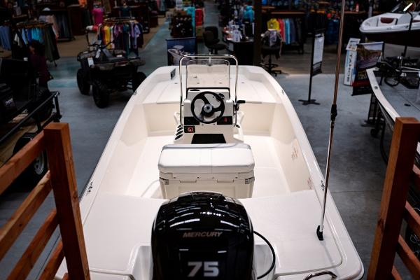 2022 Mako boat for sale, model of the boat is Pro Skiff 17 CC & Image # 5 of 33