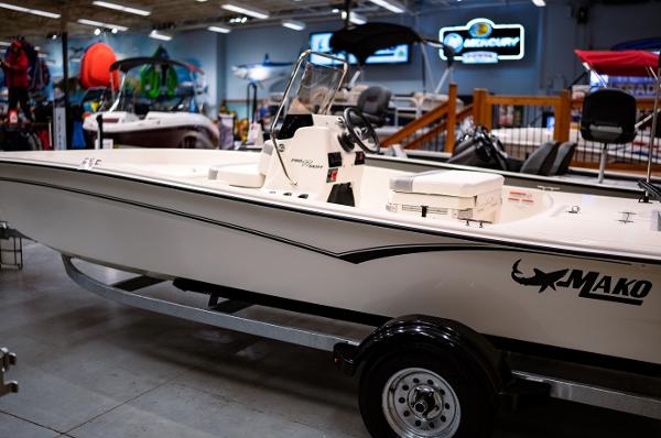 2022 Mako boat for sale, model of the boat is Pro Skiff 17 CC & Image # 4 of 33