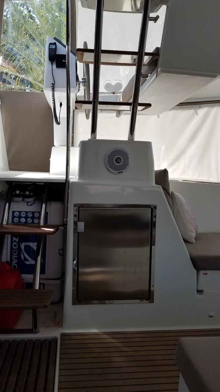 Extra fridge in Cockpit