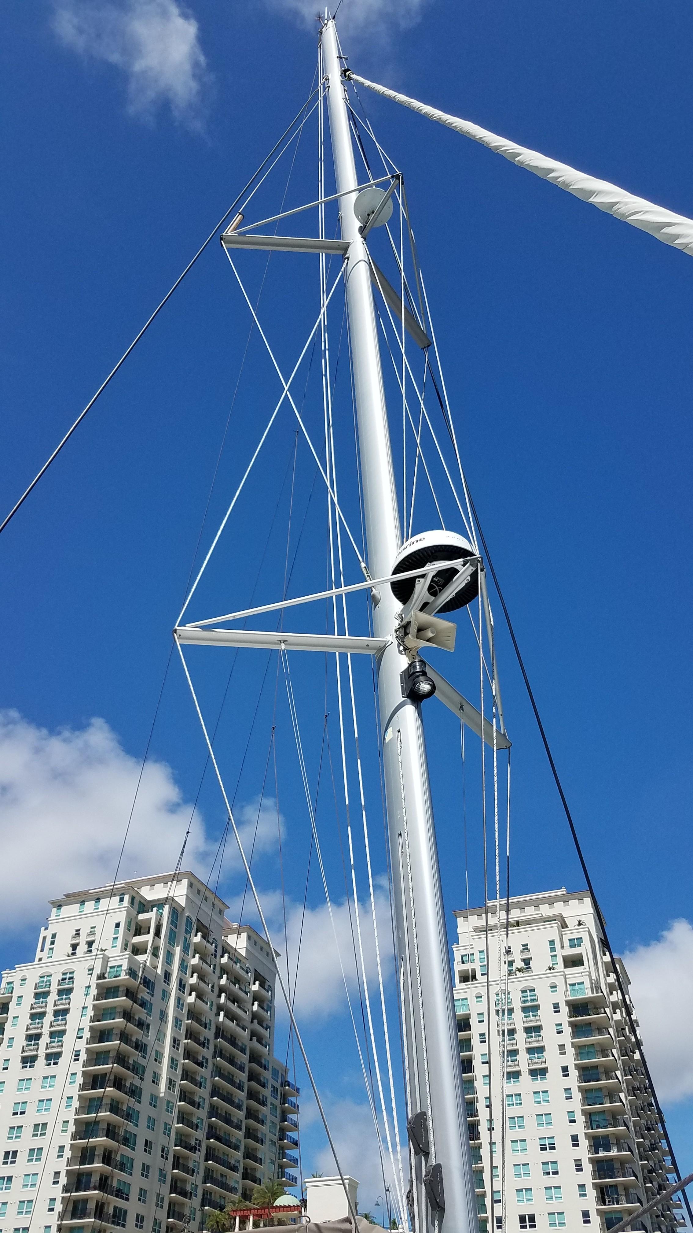 Mast with Radar & Deck Light