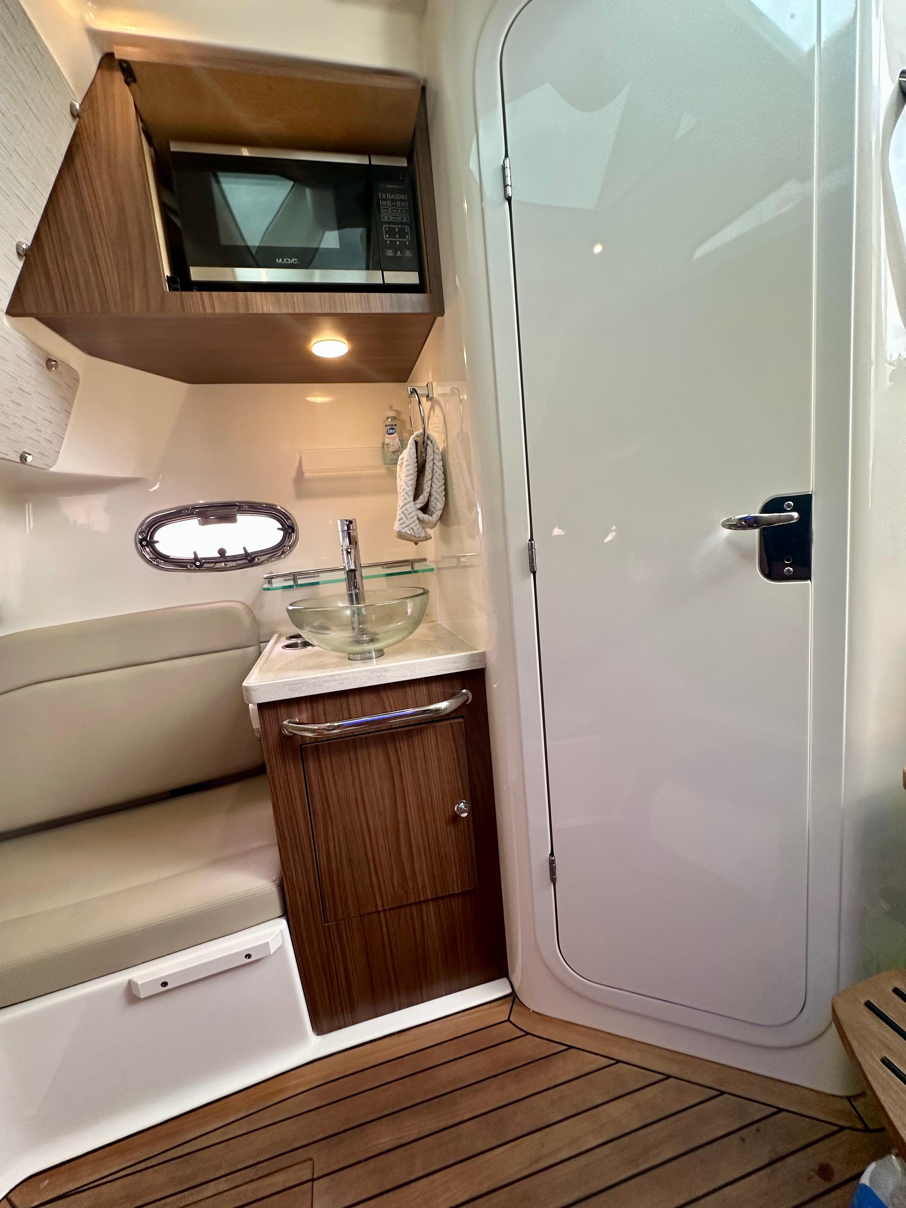 2019-boston-whaler-380-outrage-power-9843155-983719197-0-230620251658-42