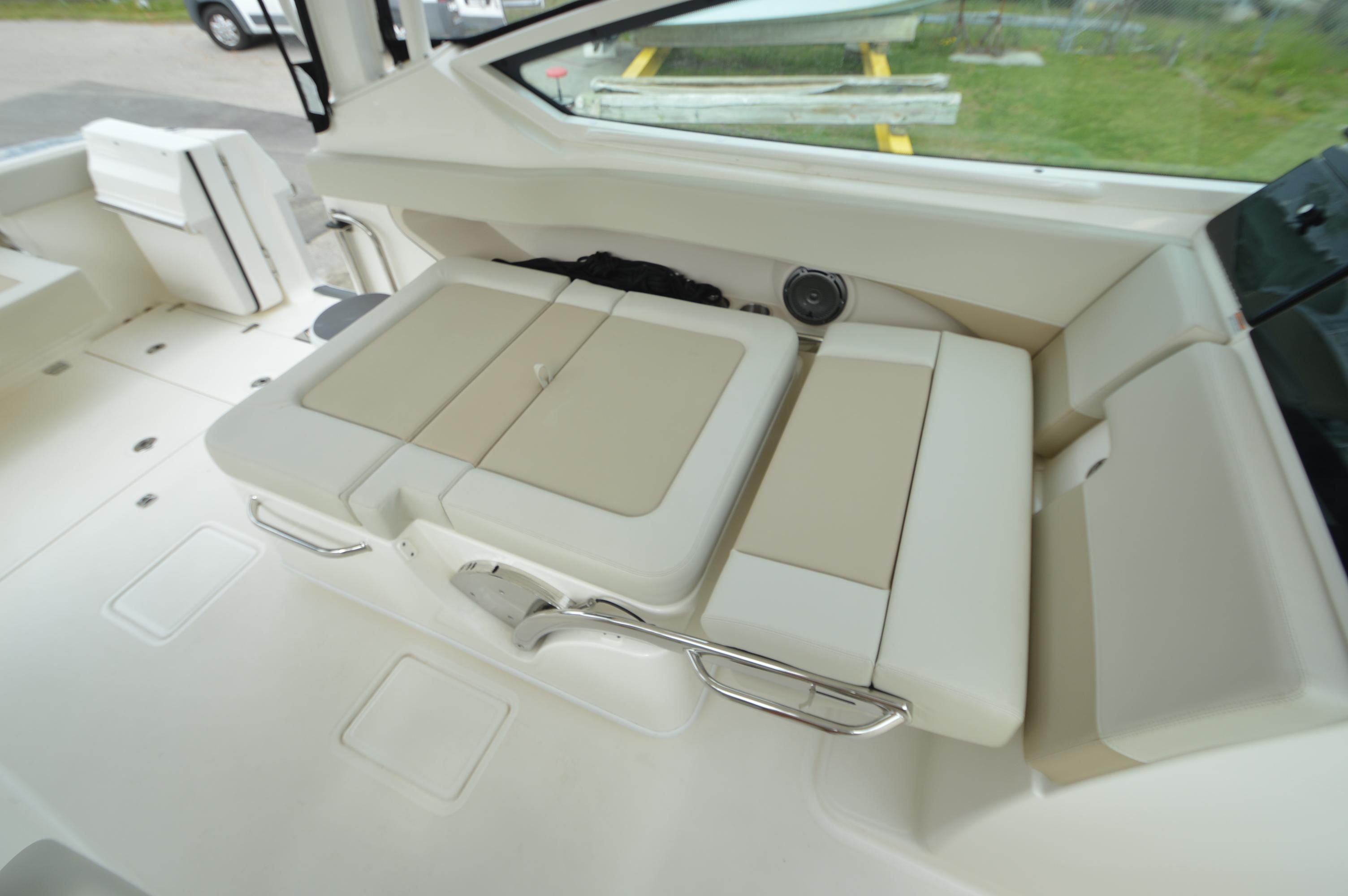 2022-boston-whaler-280-vantage-power-9743159-976016524-0-010420250716-39