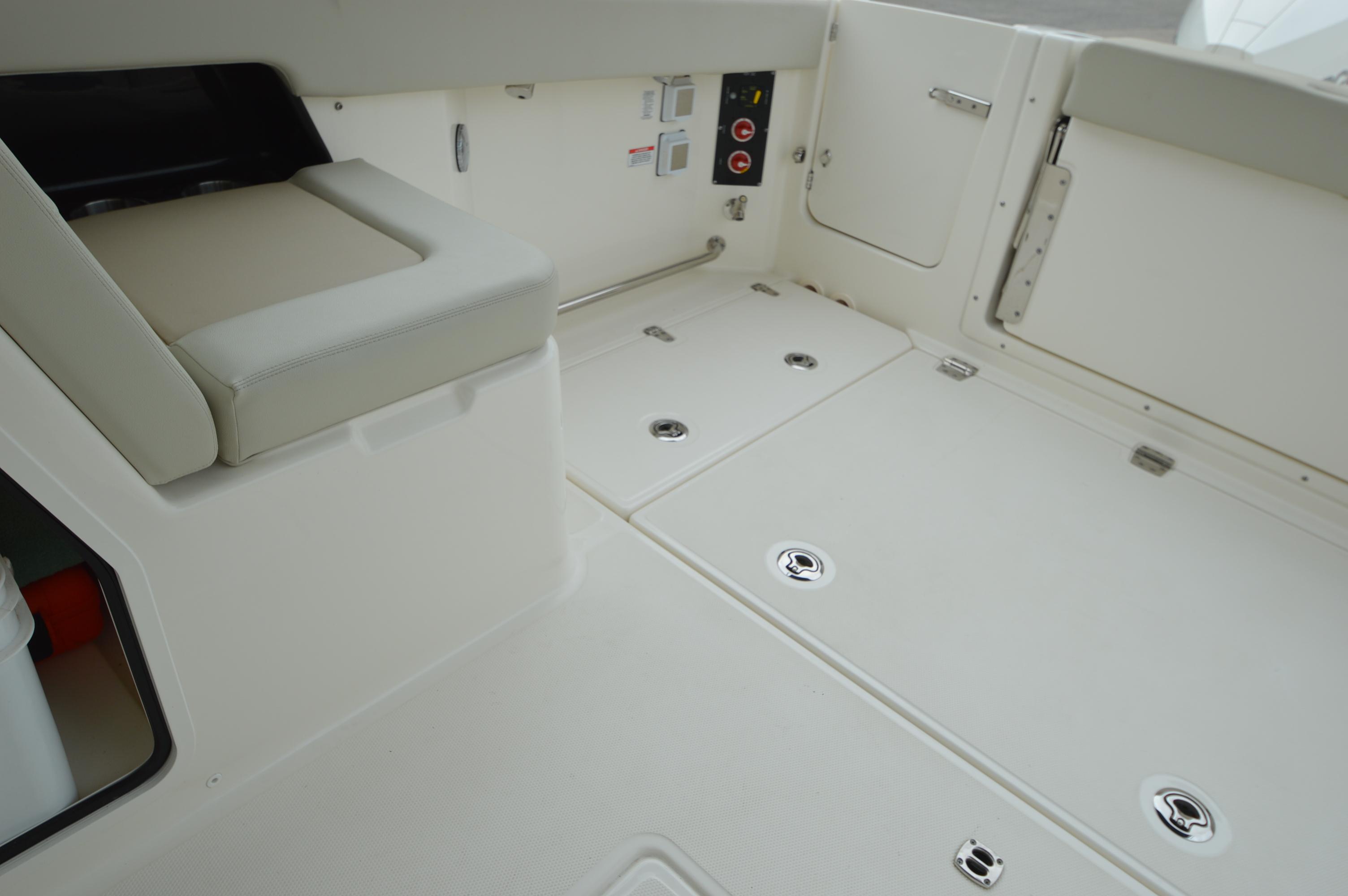 2022-boston-whaler-280-vantage-power-9743159-976016532-0-010420250717-47