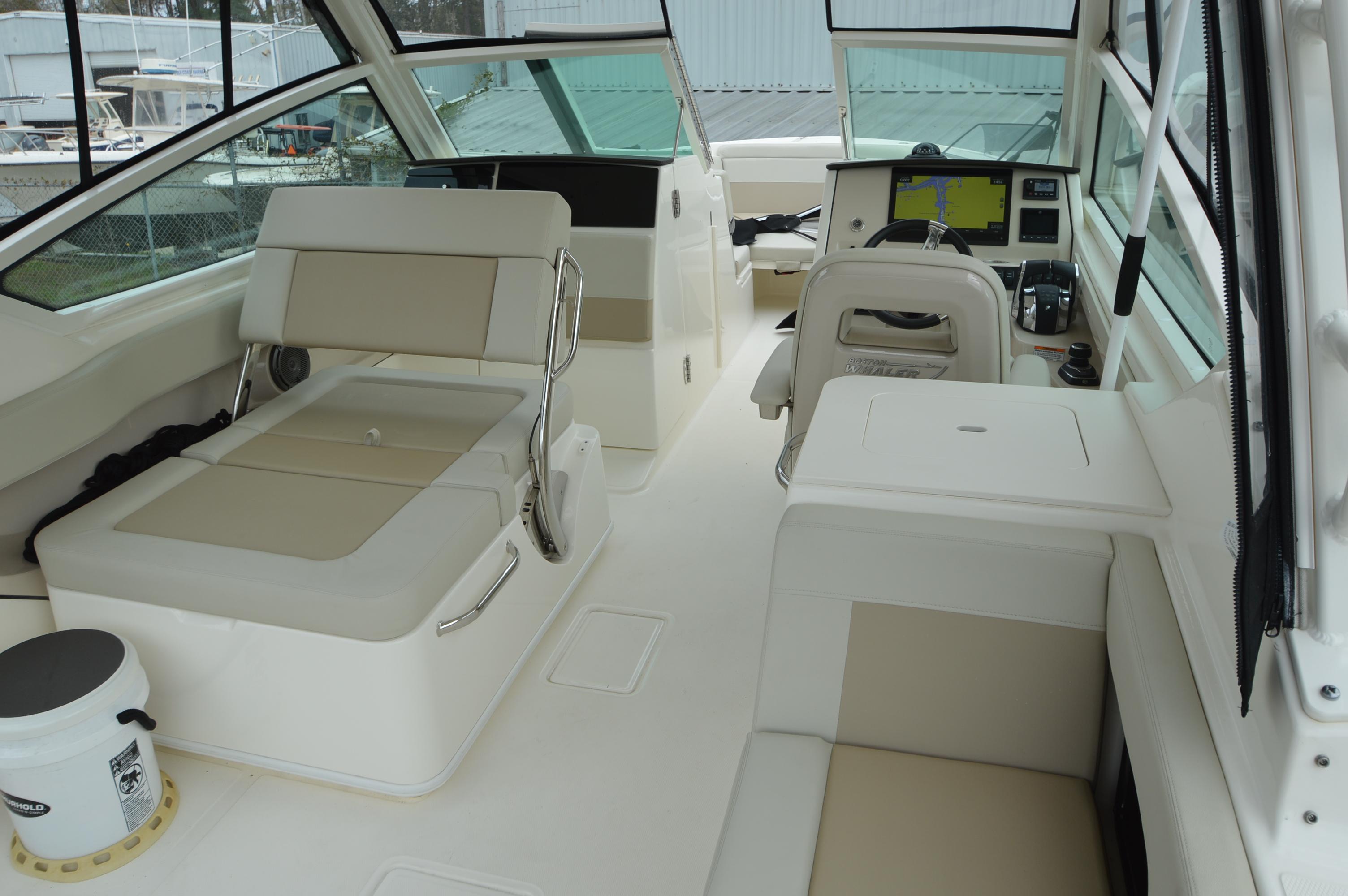 2022-boston-whaler-280-vantage-power-9743159-976016534-0-010420250717-49