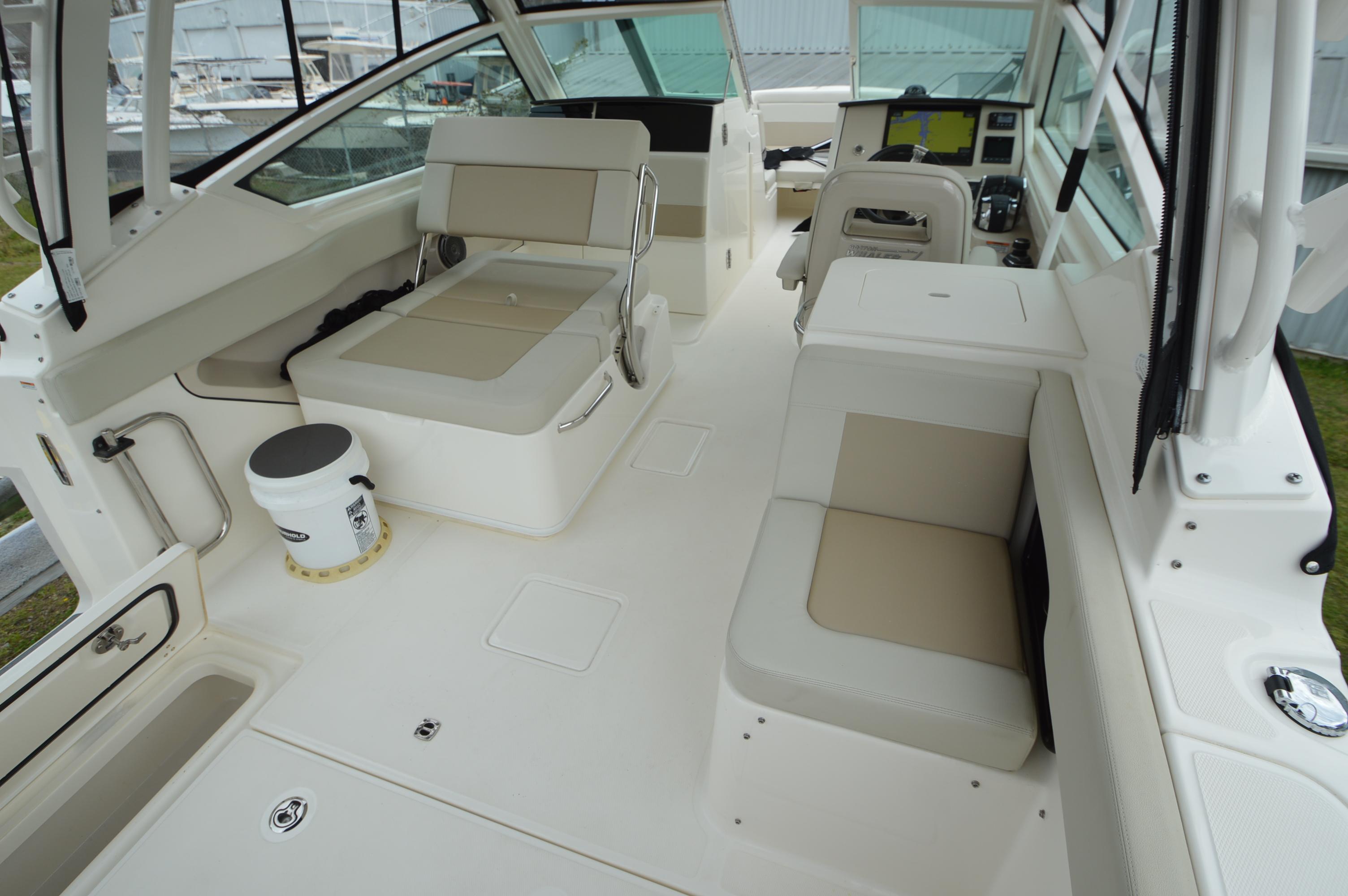 2022-boston-whaler-280-vantage-power-9743159-976016535-0-010420250717-50