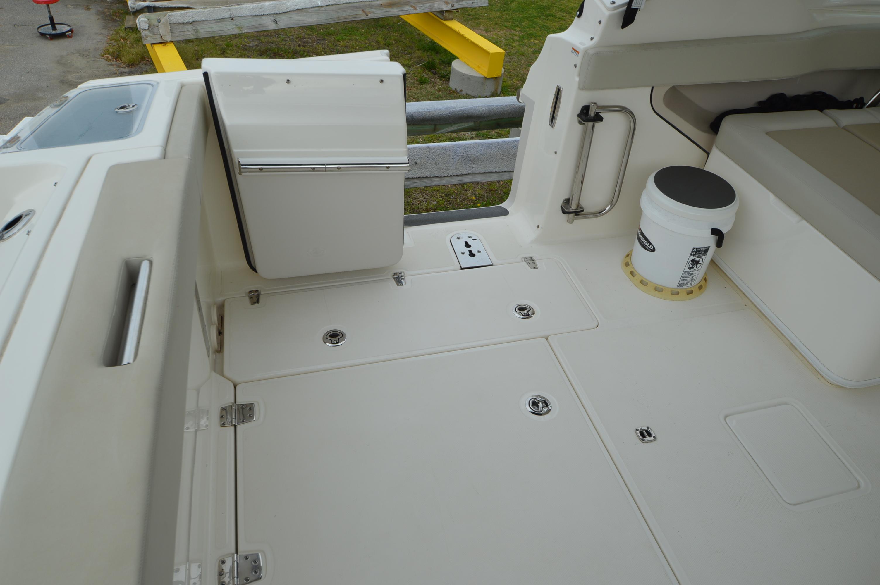 2022-boston-whaler-280-vantage-power-9743159-976016536-0-010420250717-51