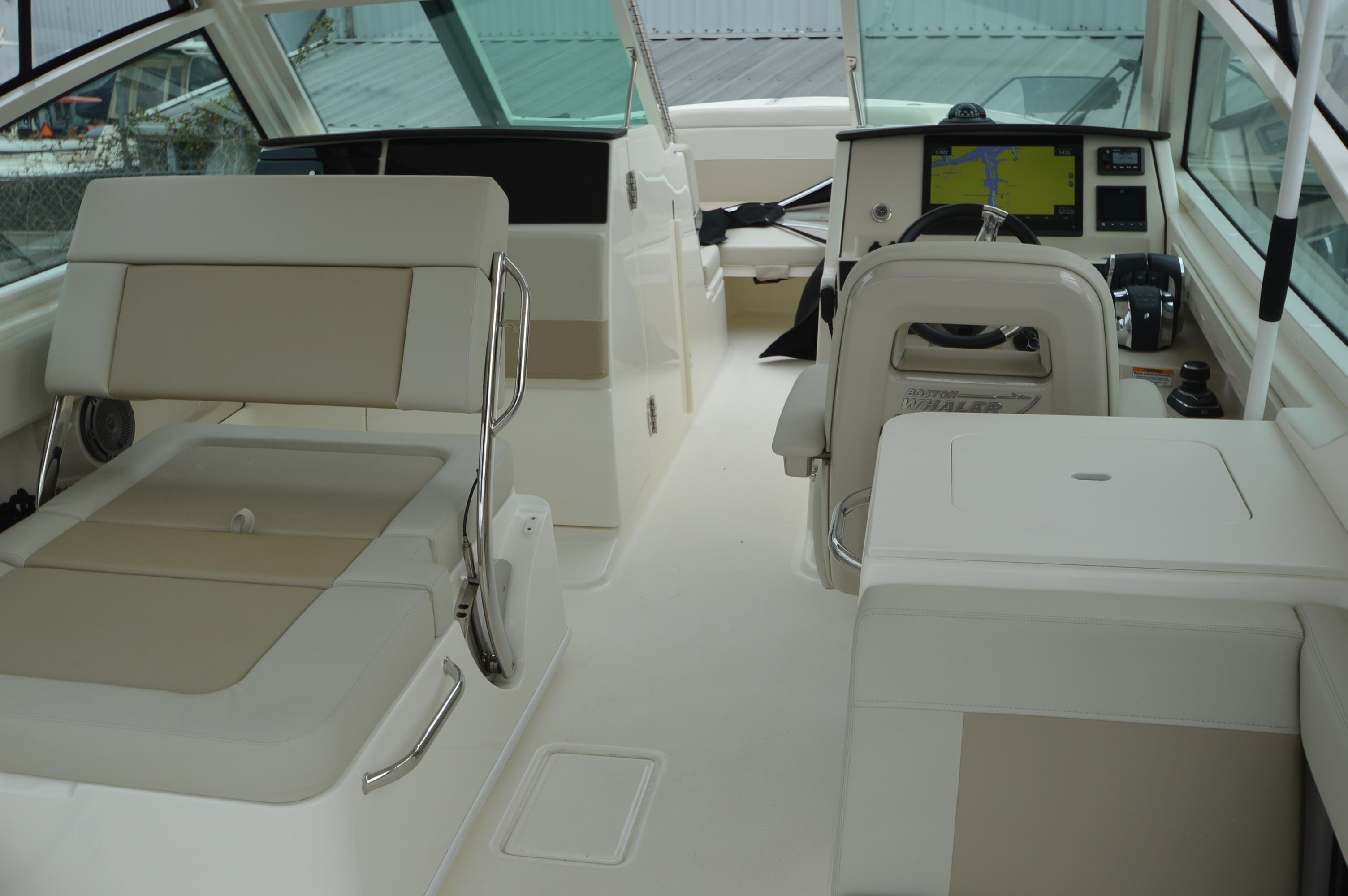 2022-boston-whaler-280-vantage-power-9743159-976016538-0-010420250717-53