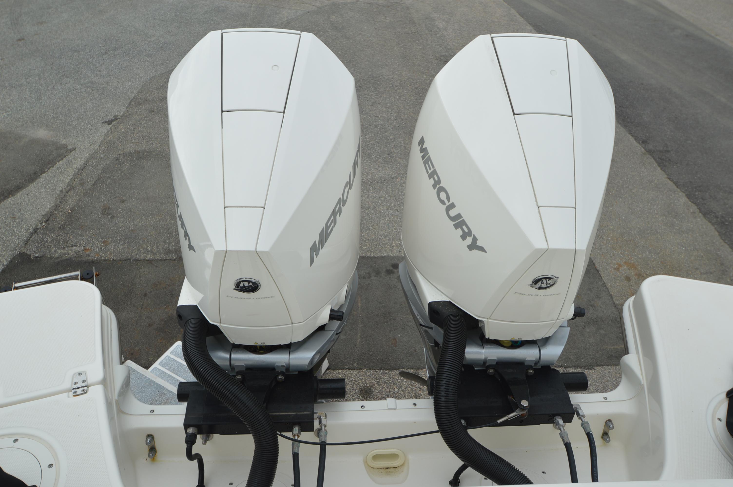 2022-boston-whaler-280-vantage-power-9743159-976016539-0-010420250717-54