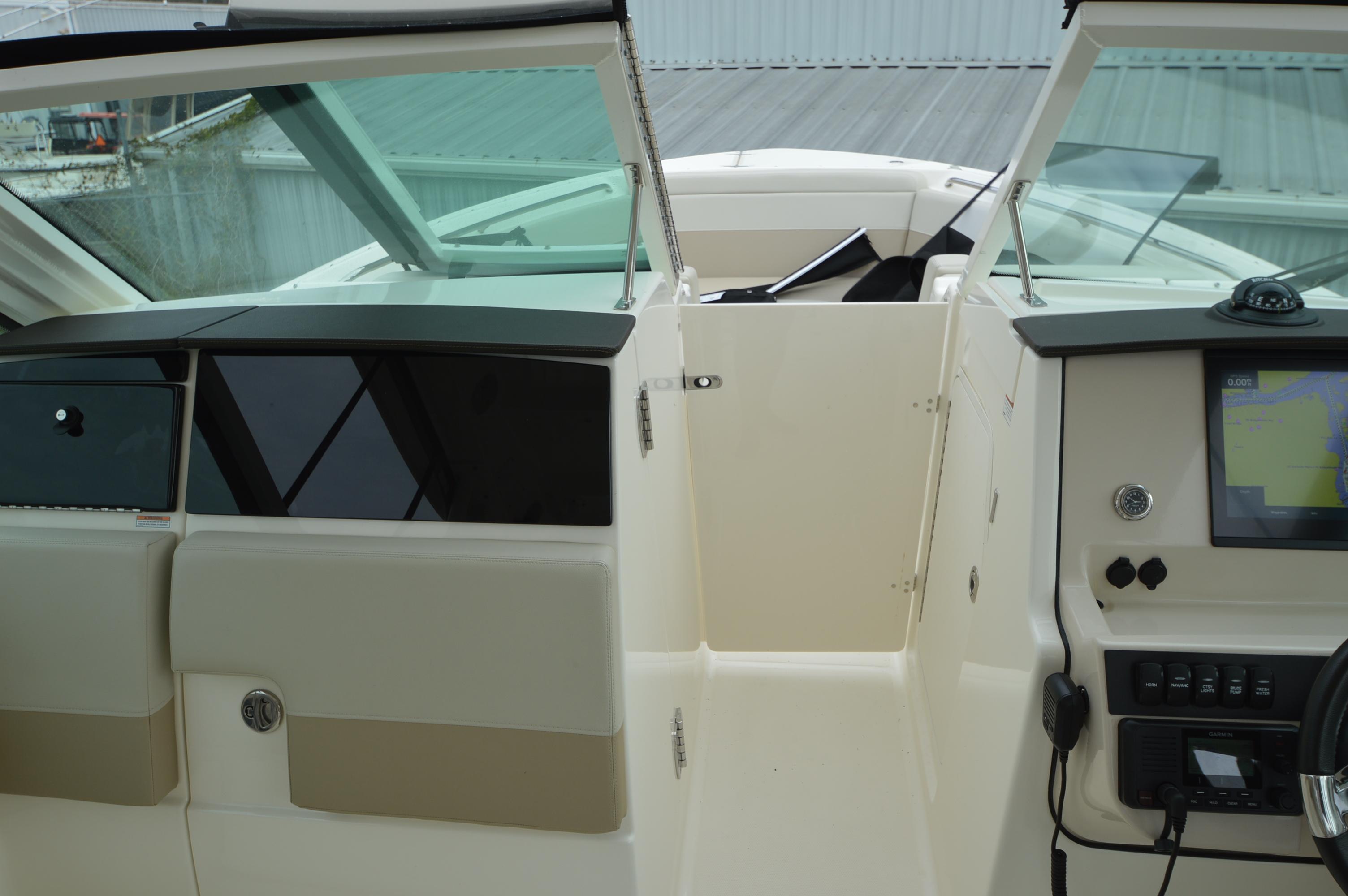 2022-boston-whaler-280-vantage-power-9743159-976016542-0-010420250717-57