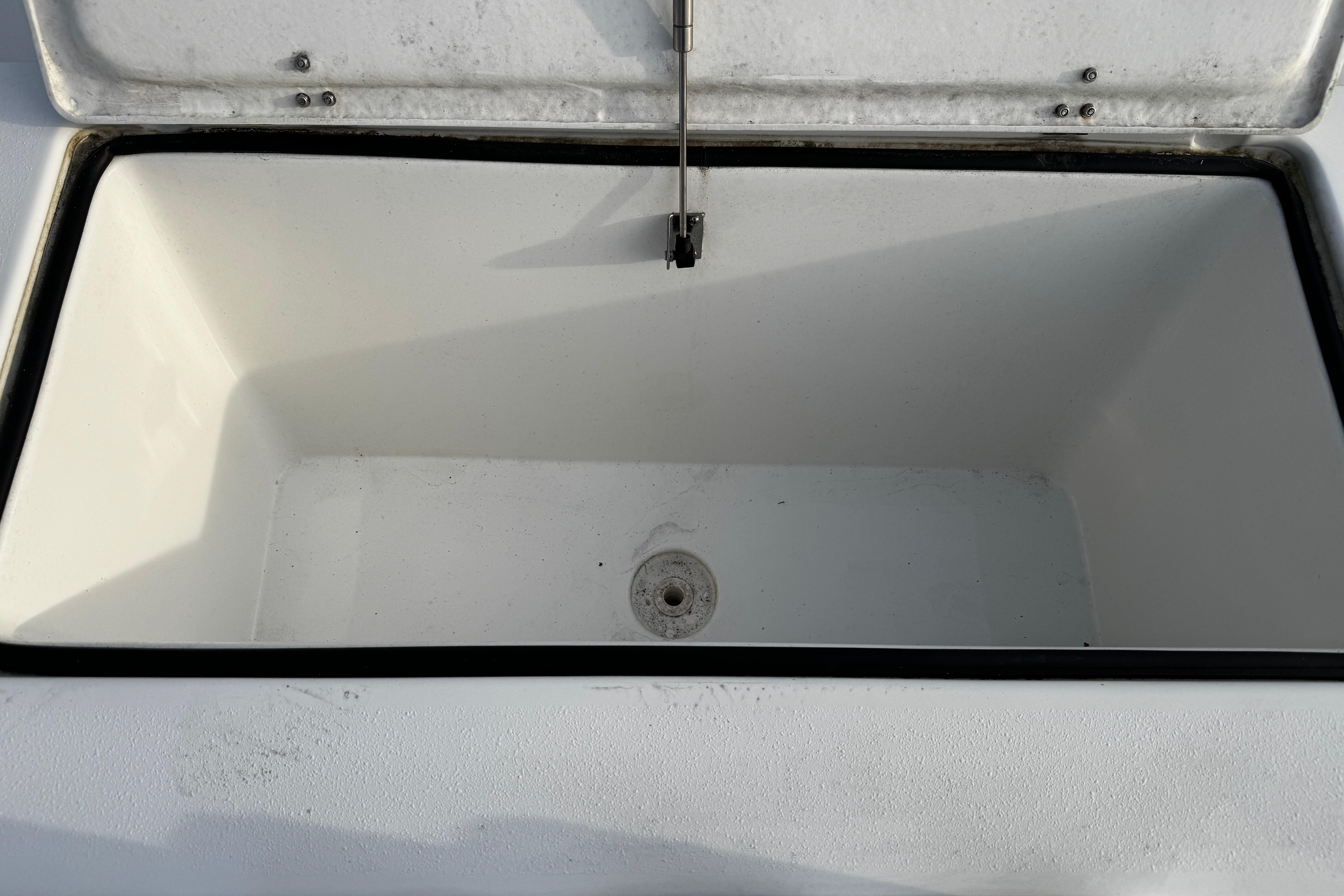 2018-parker-2520-xld-sport-cabin-power-10013106-20251113125904649-3