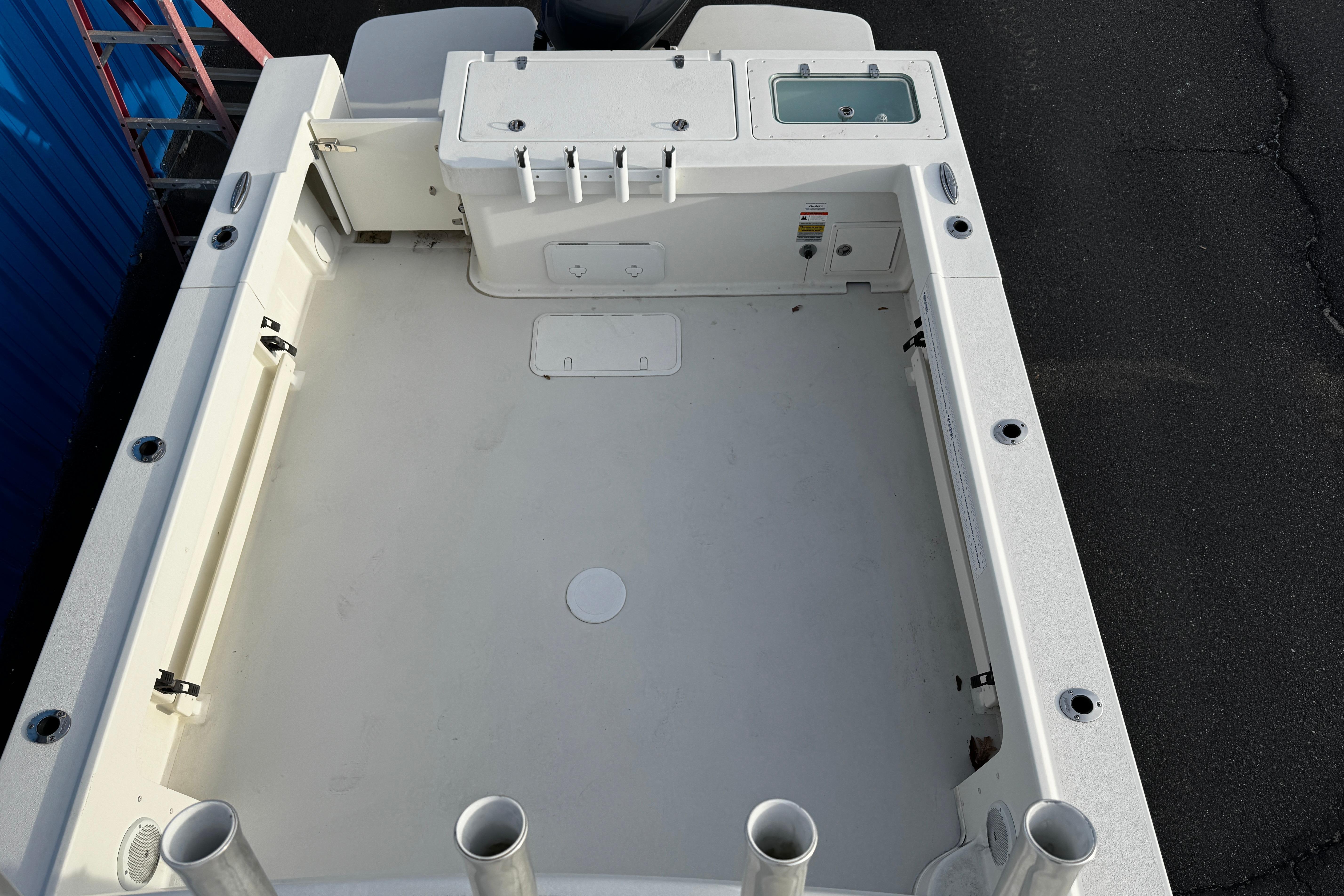 2018-parker-2520-xld-sport-cabin-power-10013106-20251113125915834-1