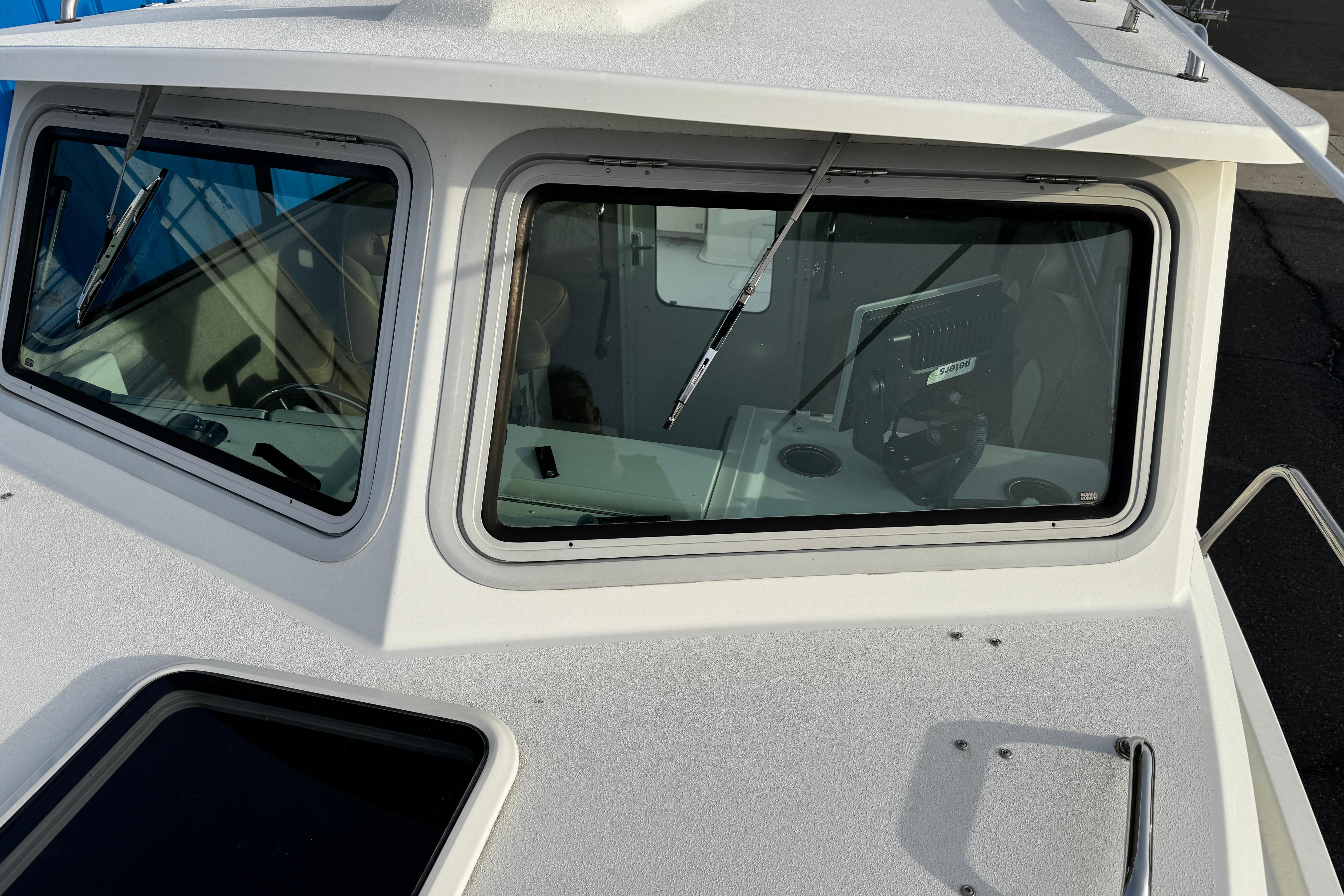 2018-parker-2520-xld-sport-cabin-power-10013106-20251113125916877-2