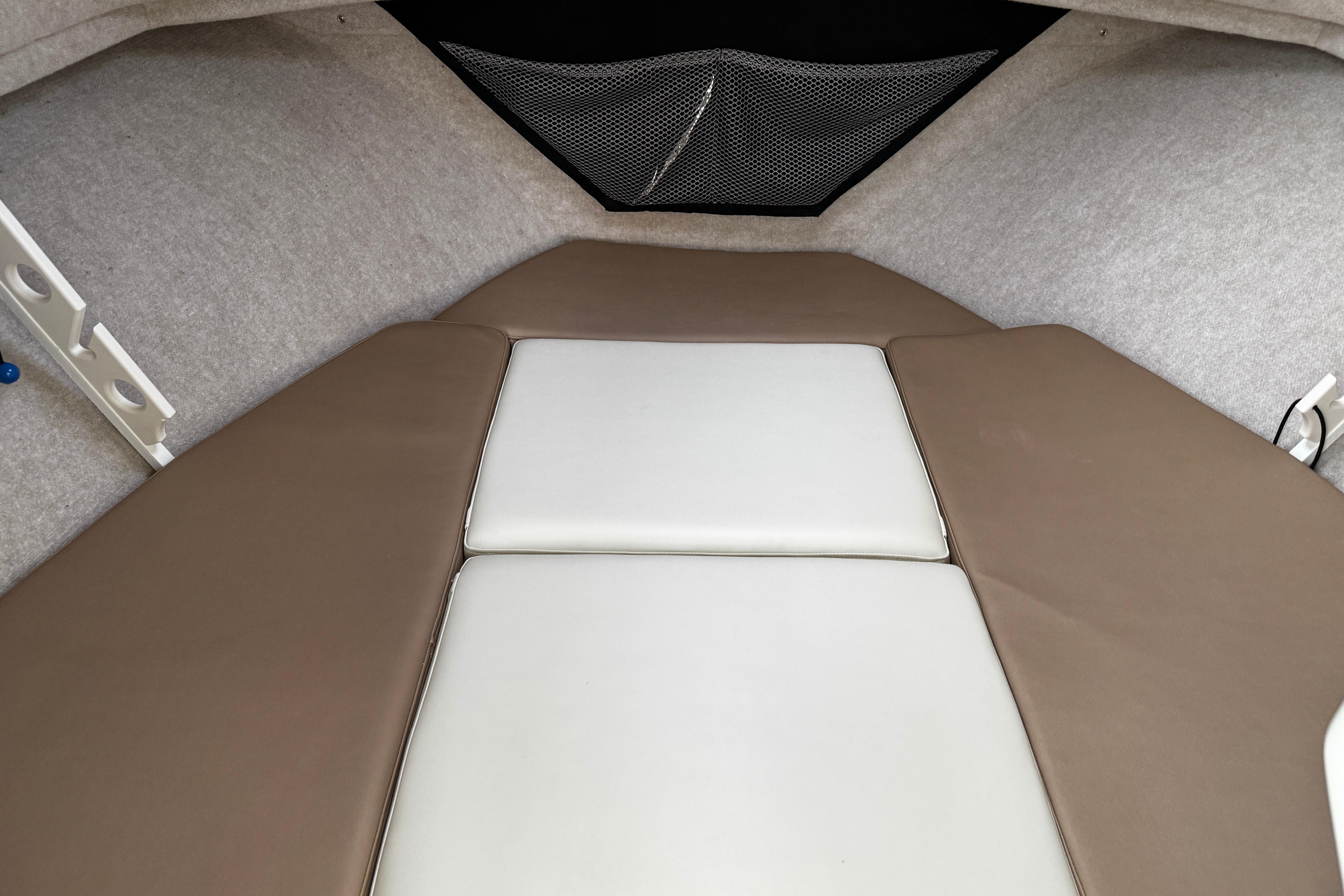 2018-parker-2520-xld-sport-cabin-power-10013106-20251113125936203-1