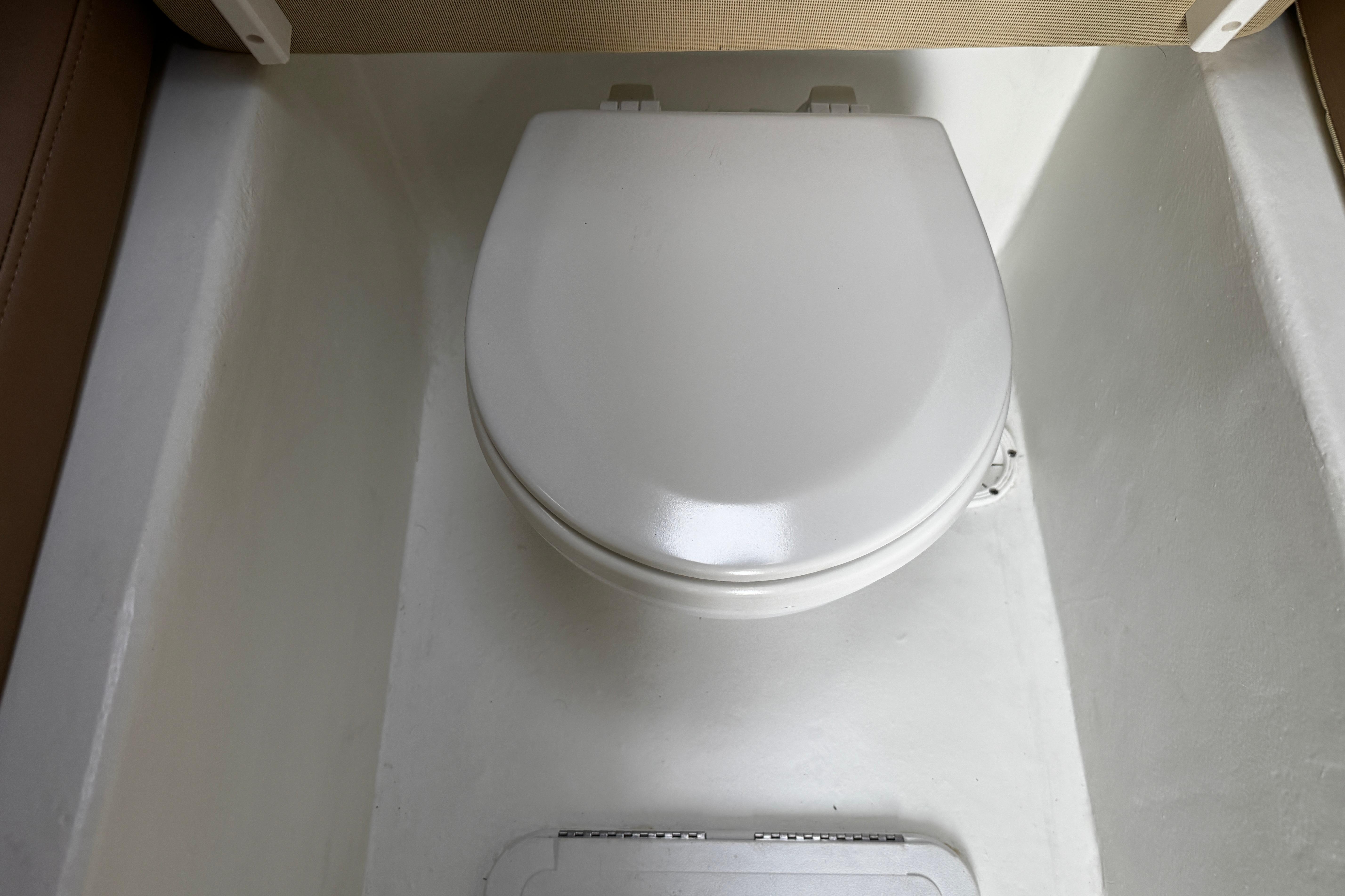 2018-parker-2520-xld-sport-cabin-power-10013106-20251113125937202-2