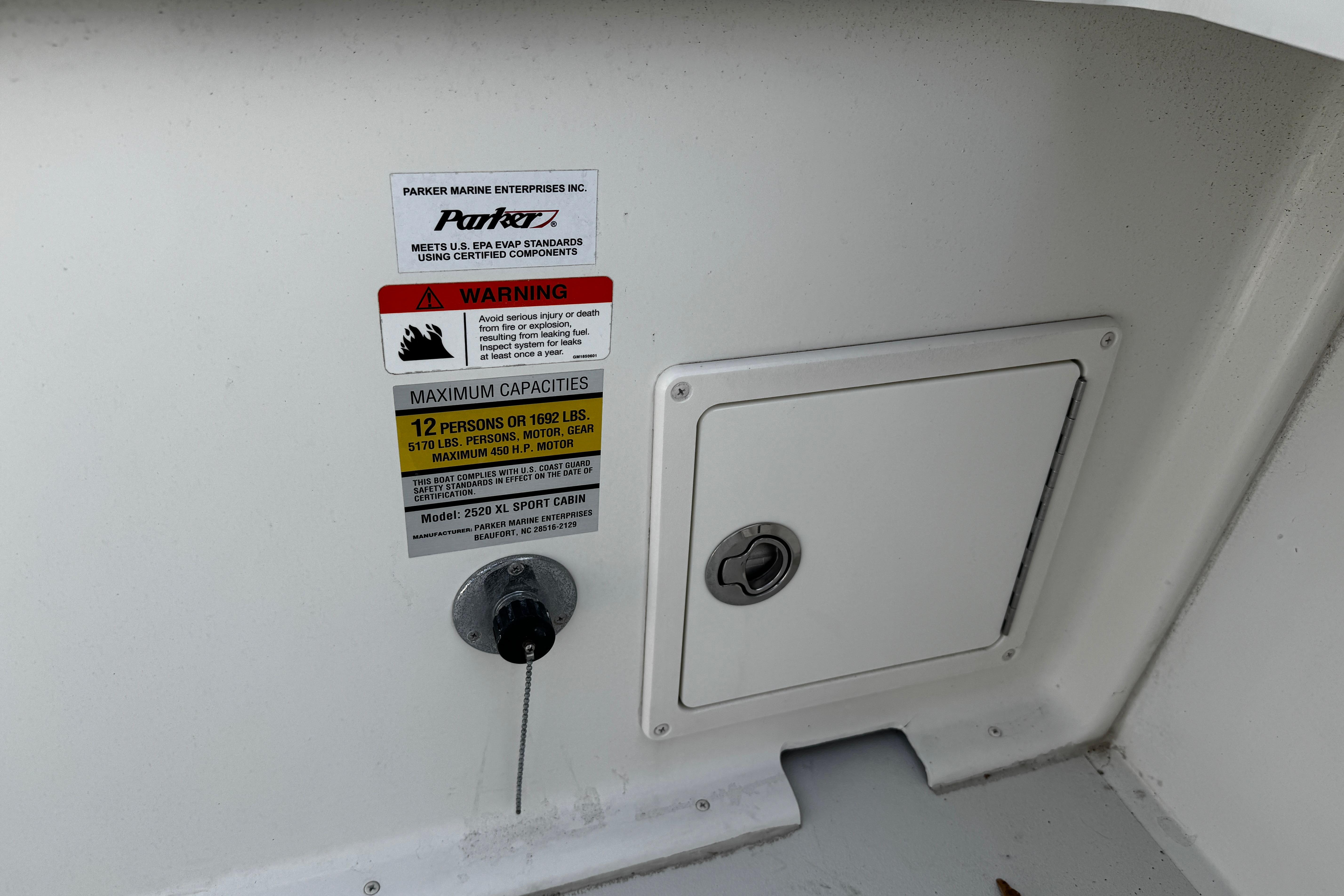 2018-parker-2520-xld-sport-cabin-power-10013106-20251113130018999-3