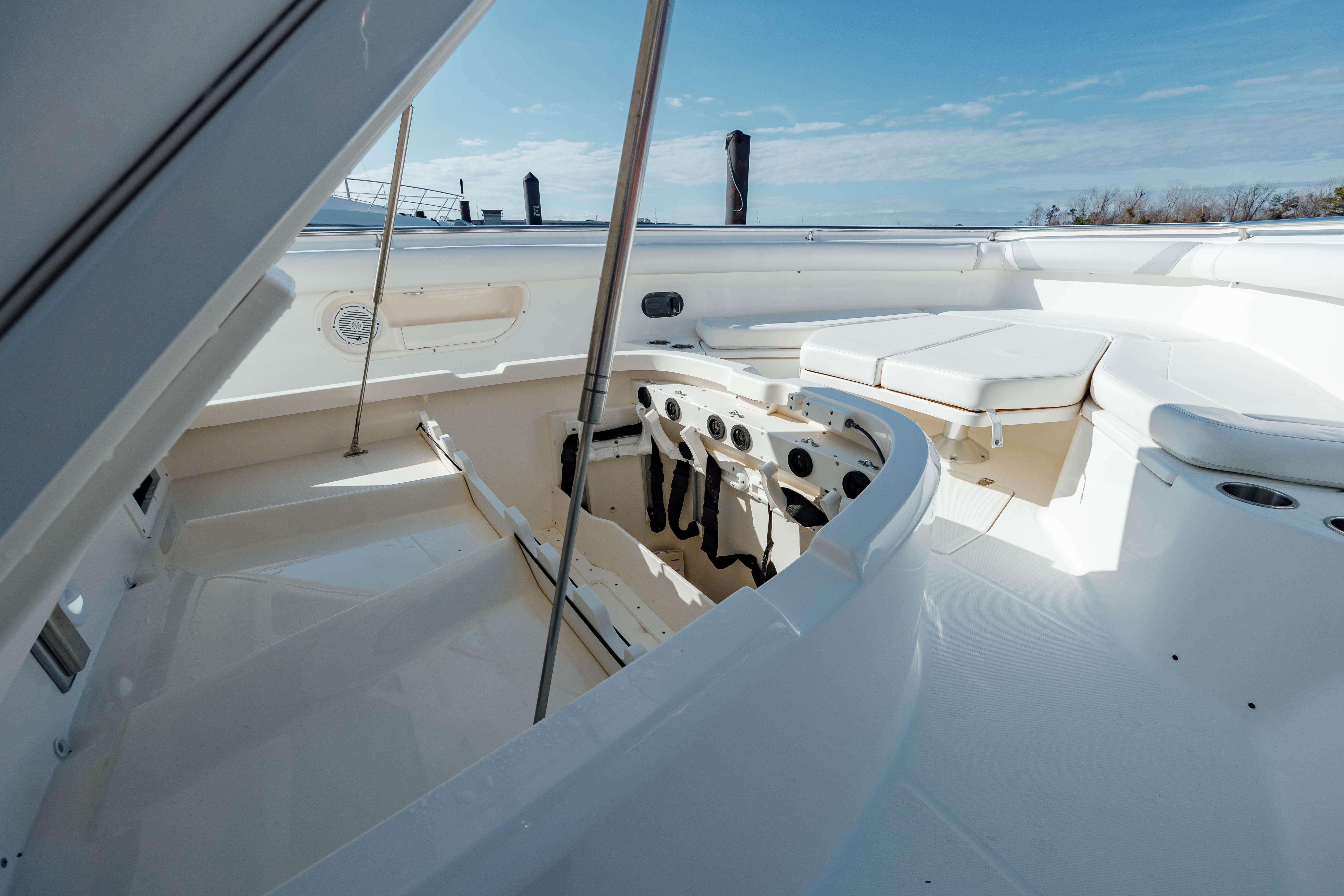 2013 Boston Whaler 370 Outrage