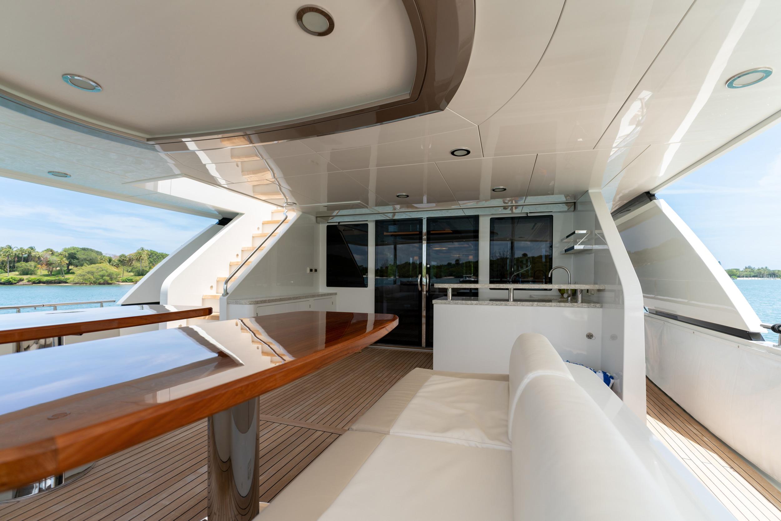 Ocean Alexander 100 Zephyr-Aft Deck