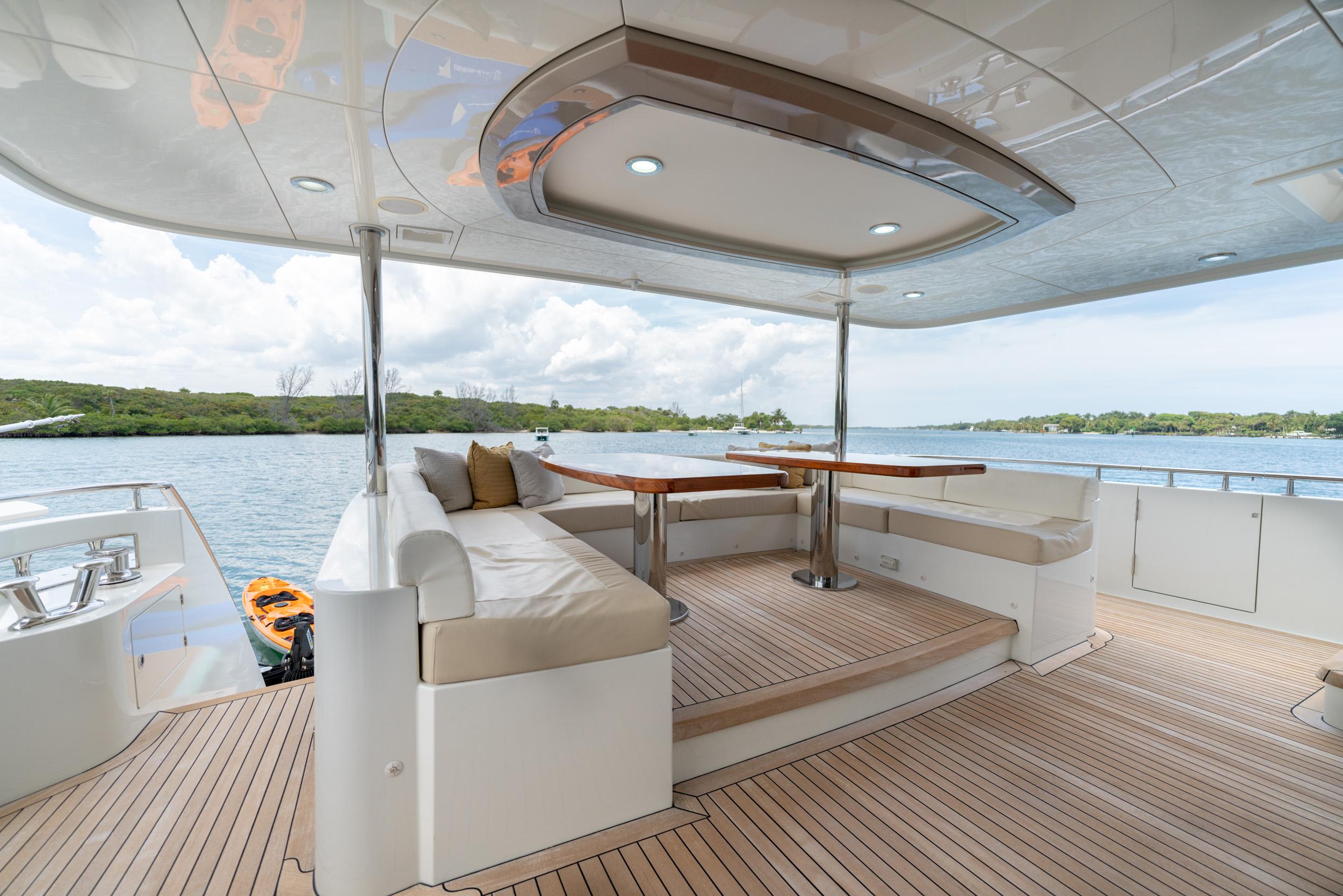 Ocean Alexander 100 Zephyr-Aft Deck