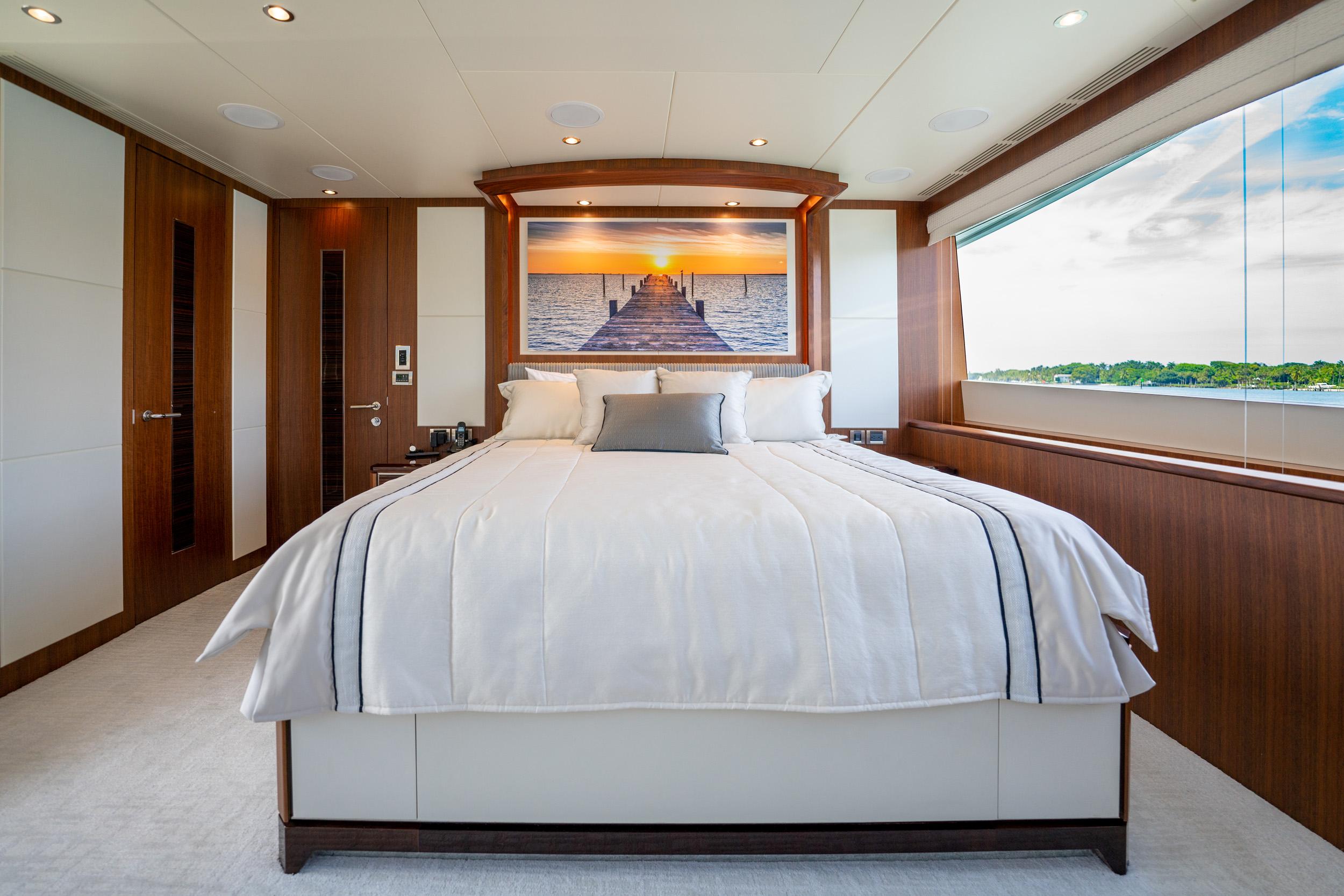 Ocean Alexander 100 Zephyr-Master Stateroom