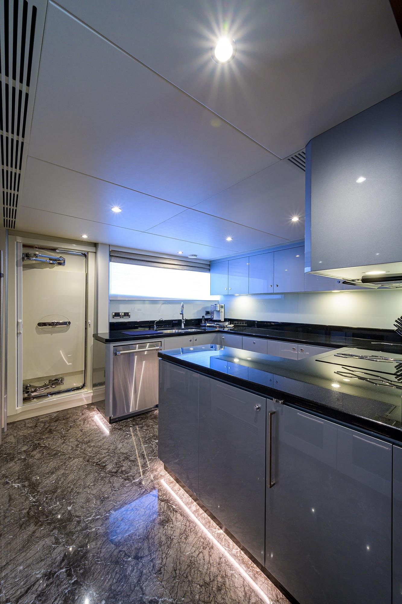 Ocean Alexander 100 Zephyr-Galley