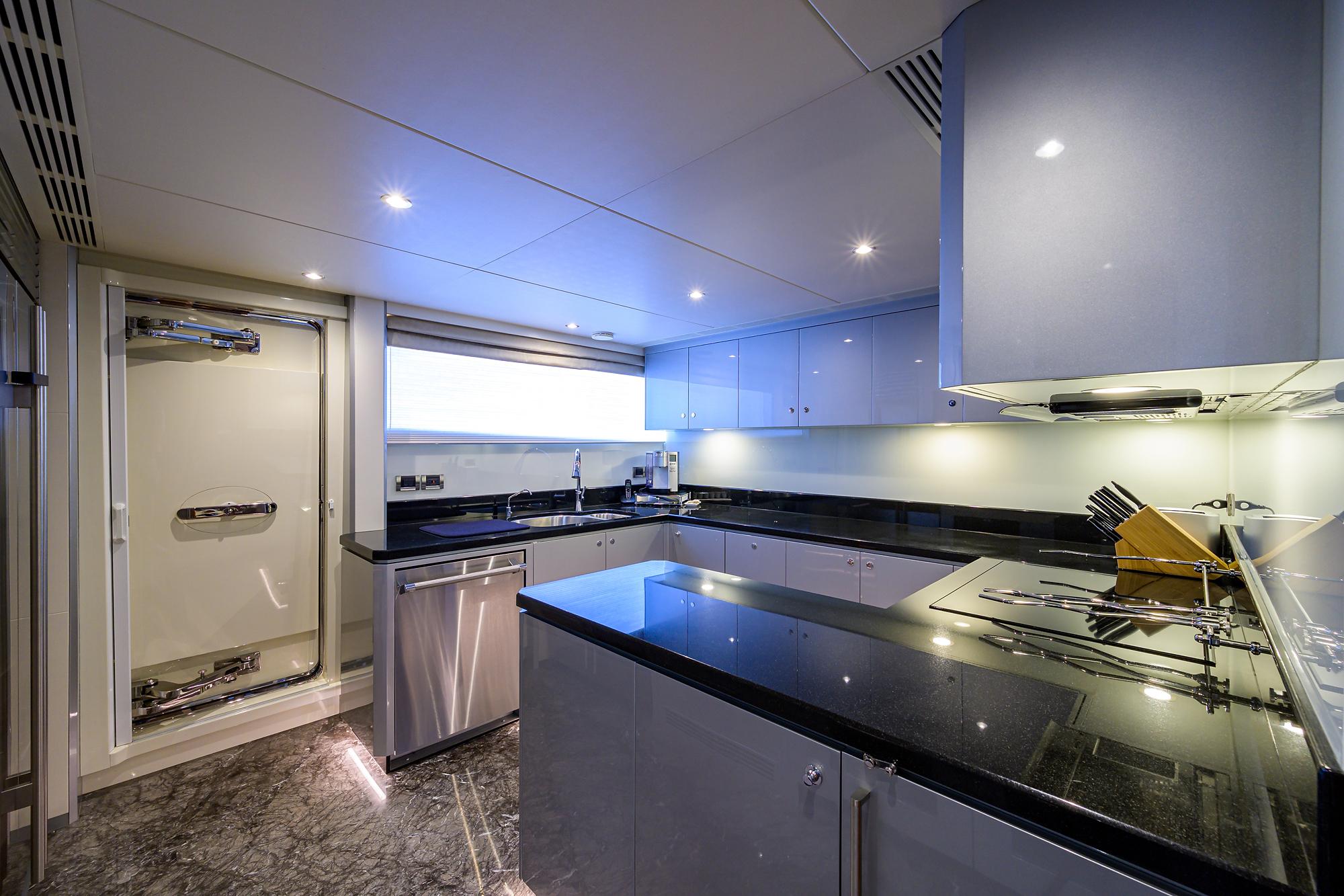 Ocean Alexander 100 Zephyr-Galley